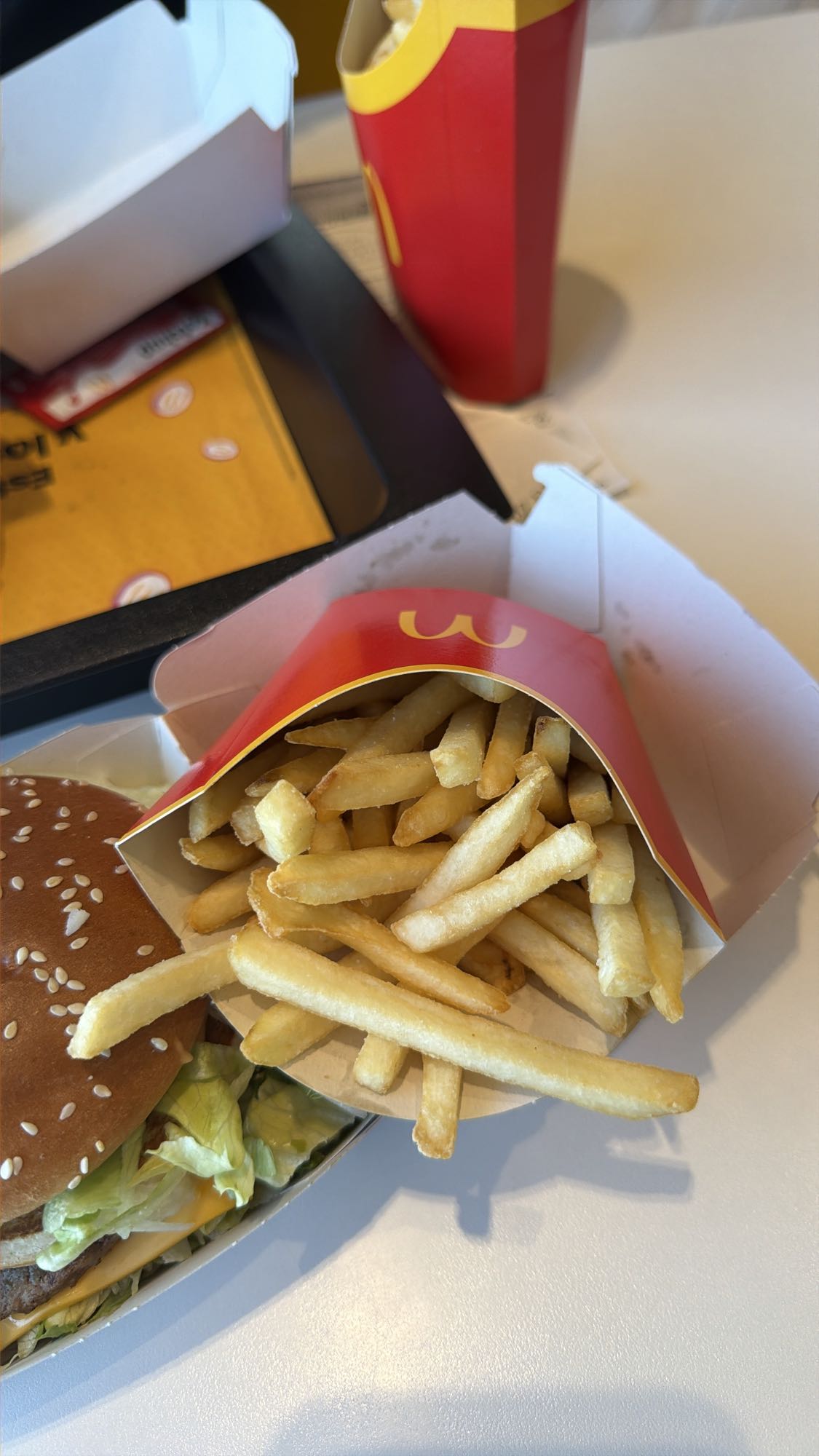 Burger cu cartofi