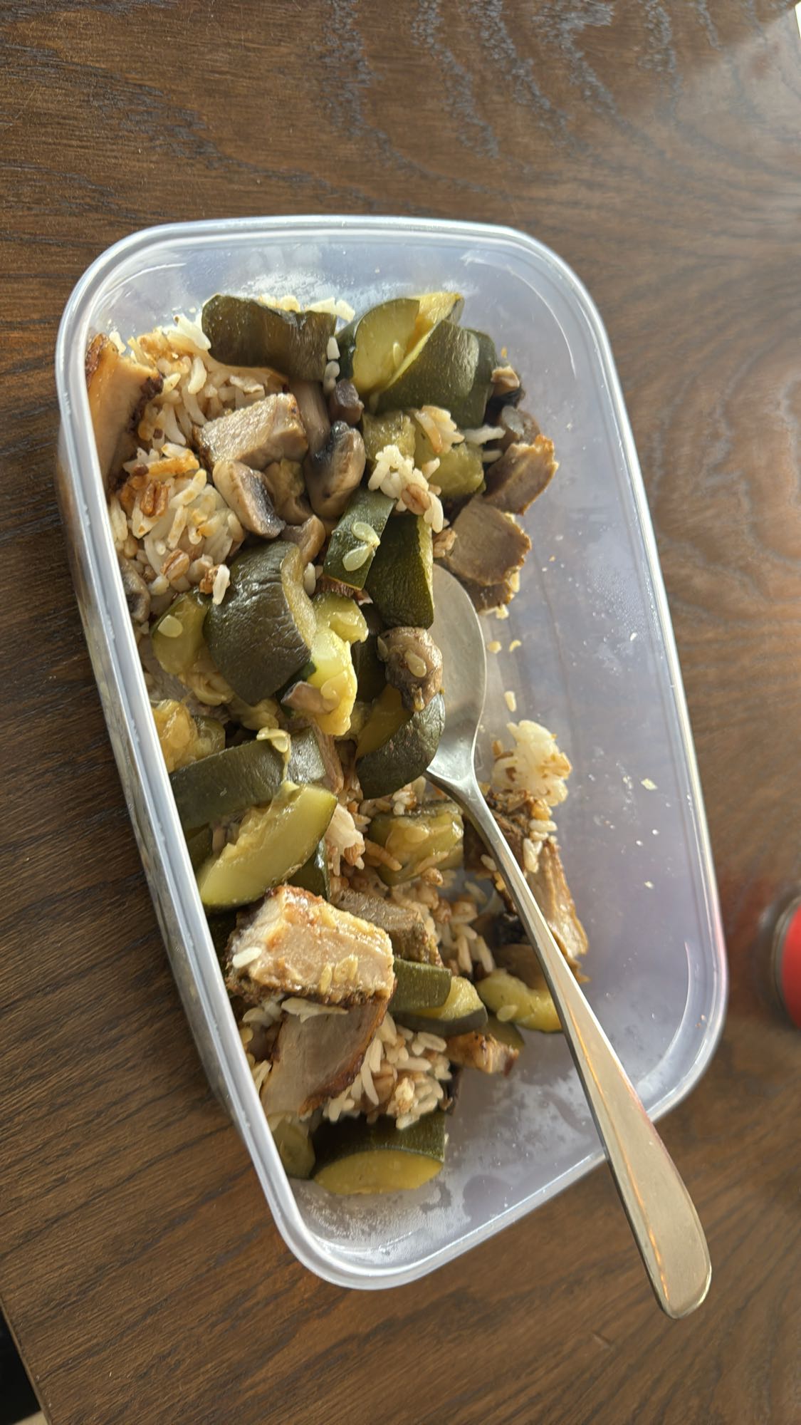 Ris med fläsk och zucchini