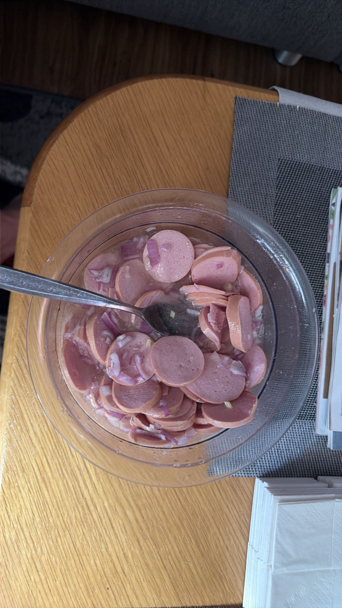 Wurstsalat mit Zwiebeln