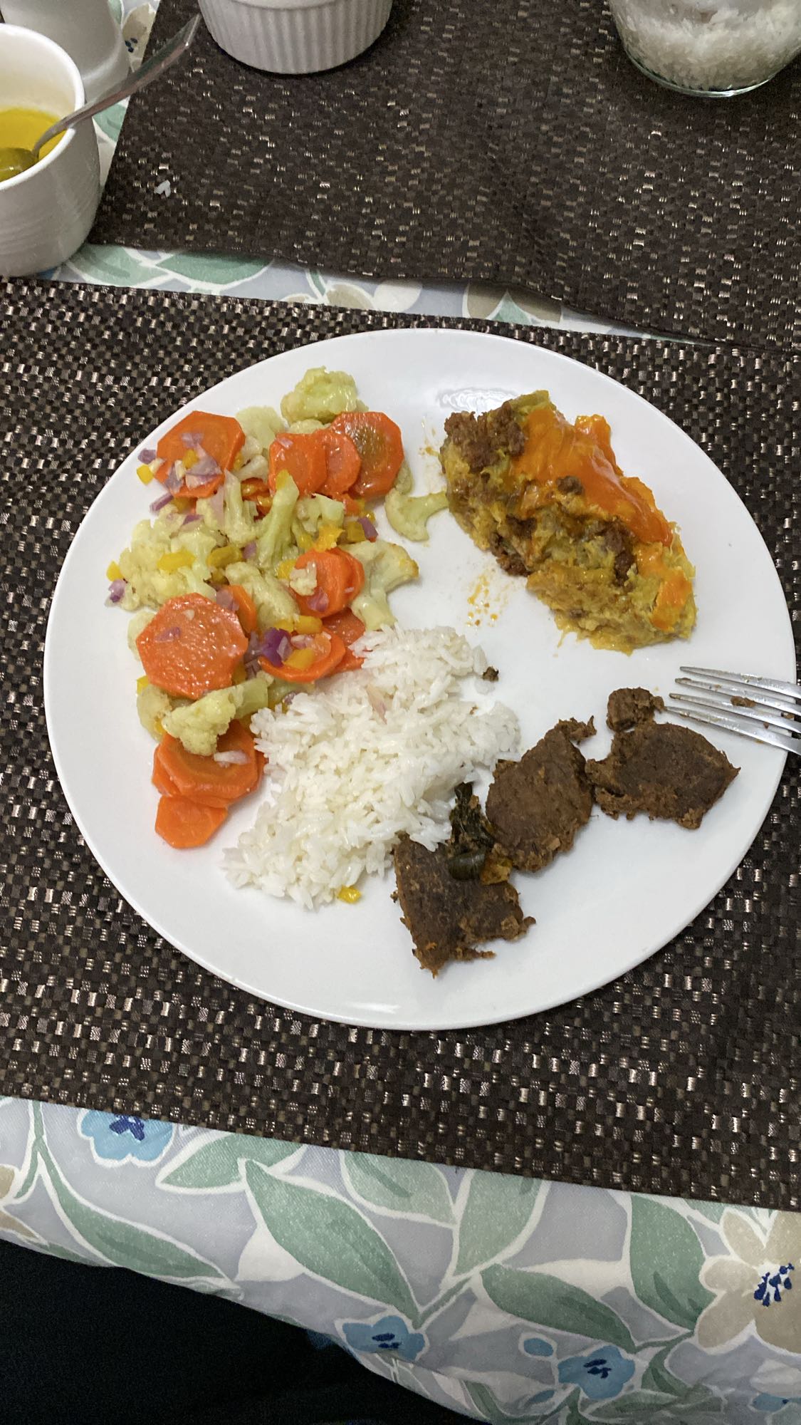 arroz con carne y verduras