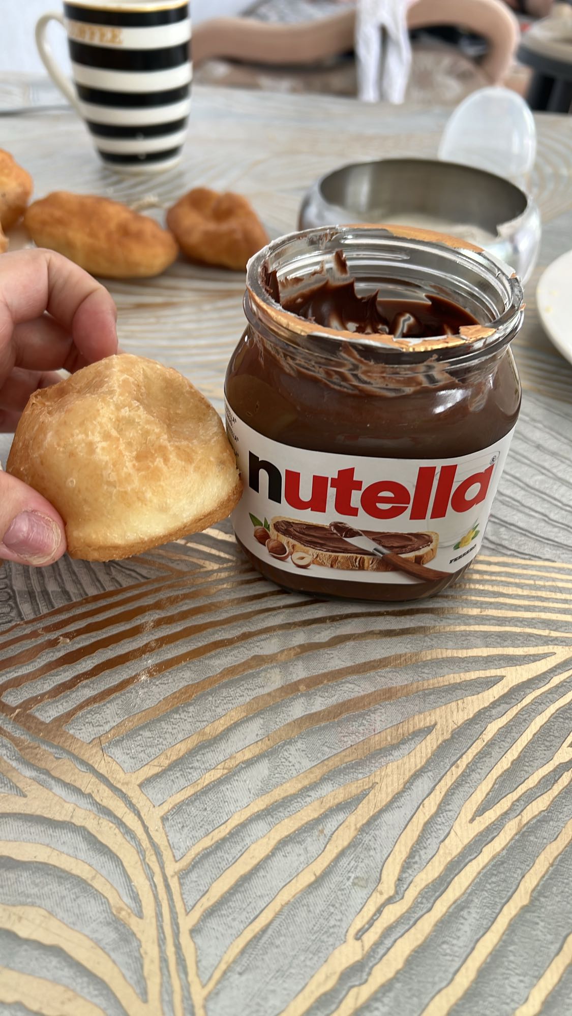 Пончик с нутеллой