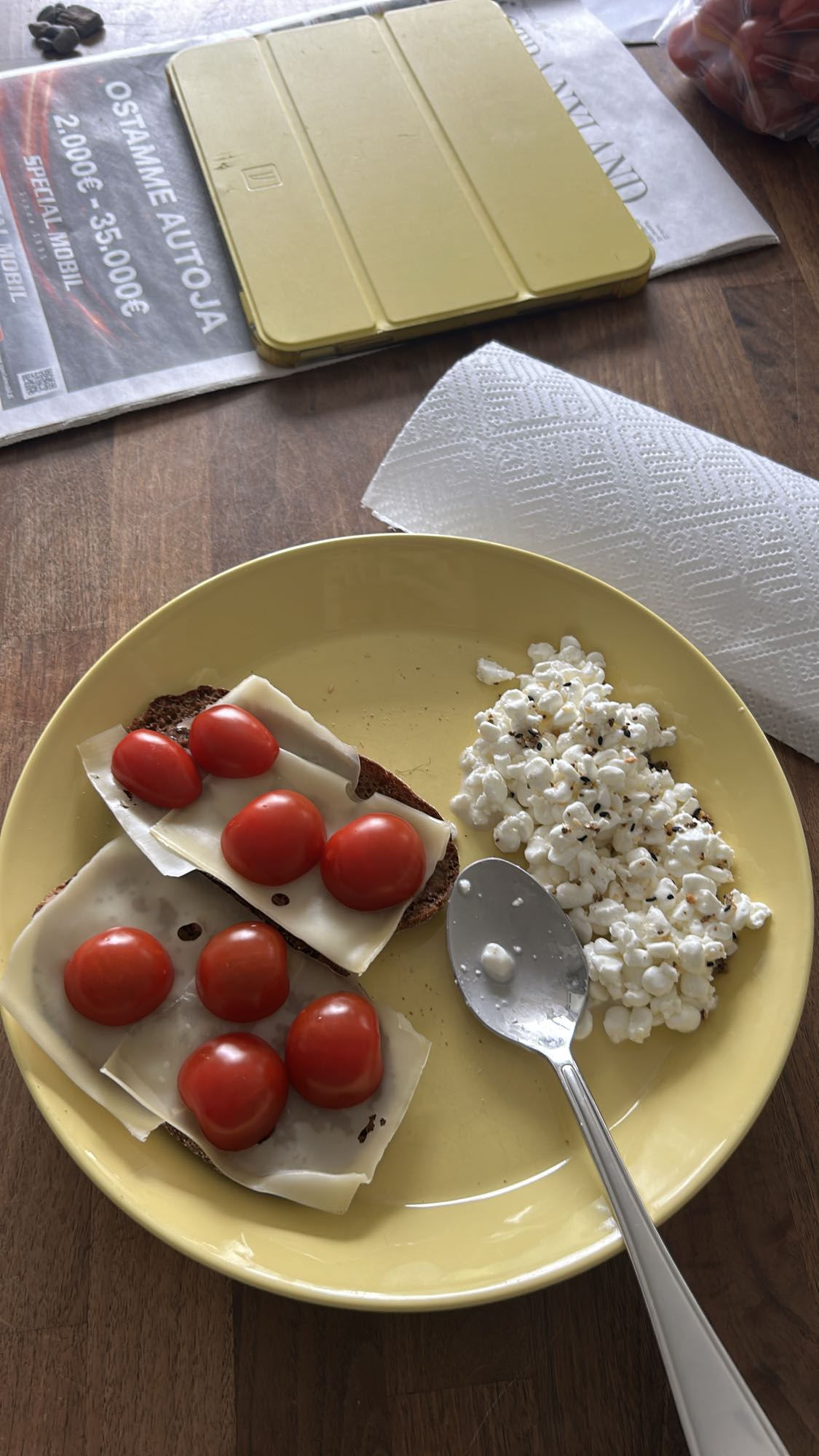 Smörgås med ost och tomat