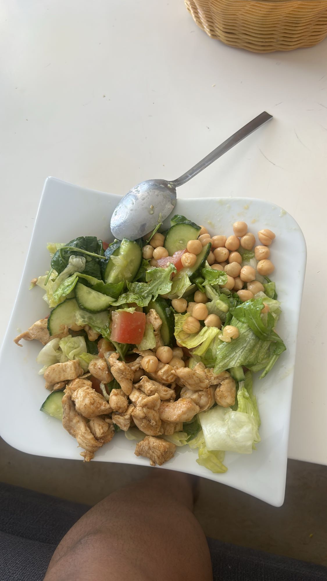 Hähnchen-Kichererbsen-Salat