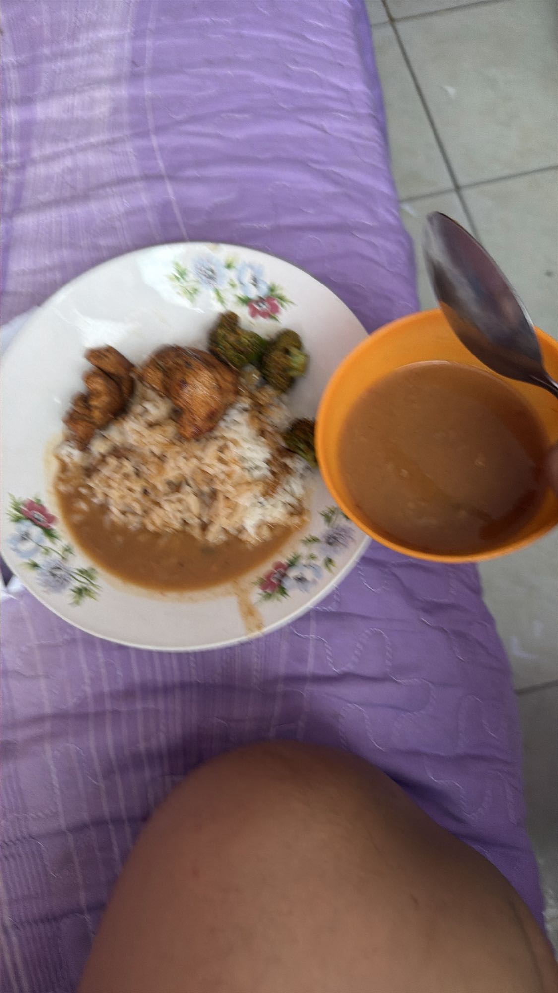 Arroz con pollo y sopa