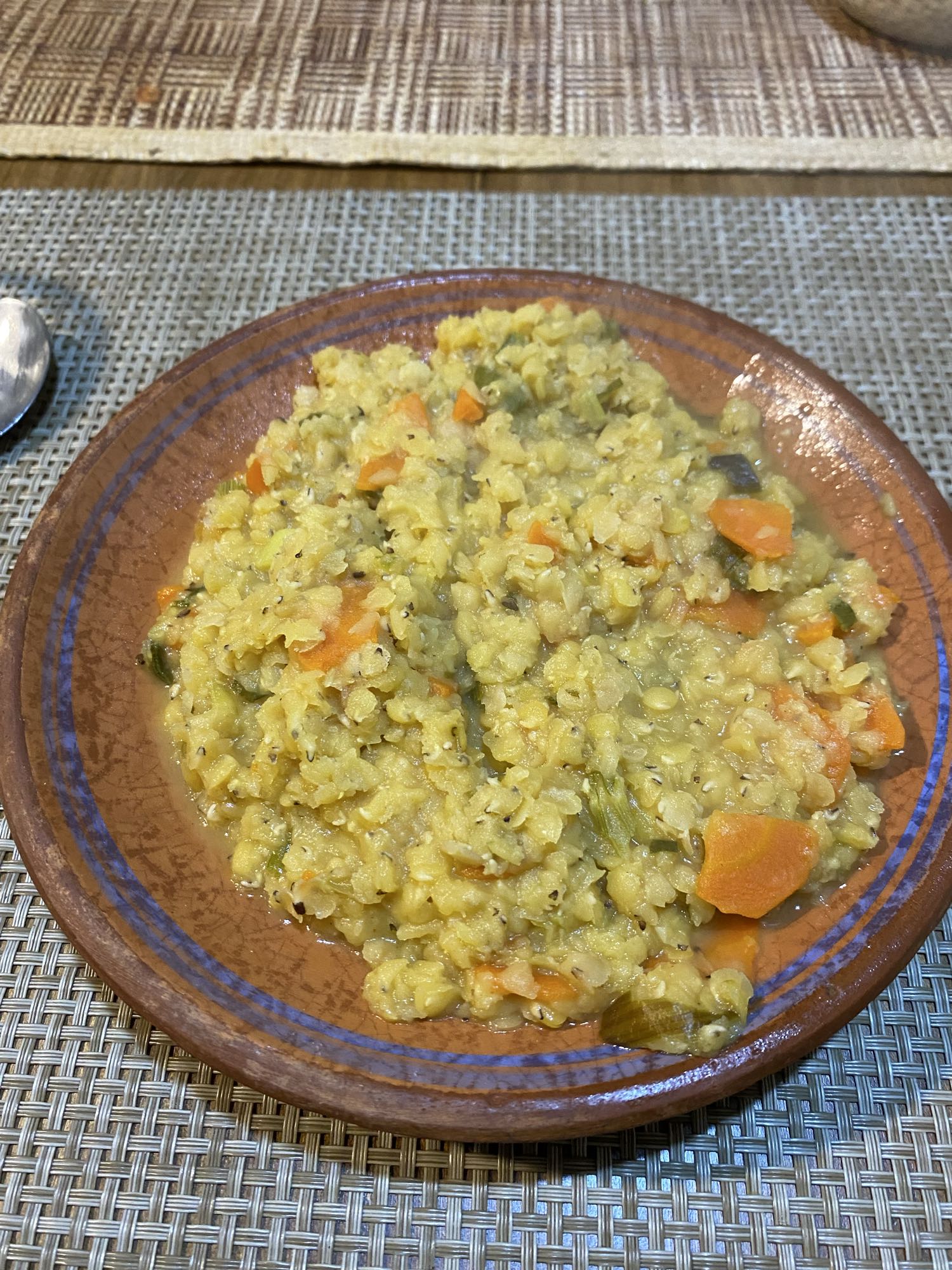 guiso de lentejas turcas con verduras