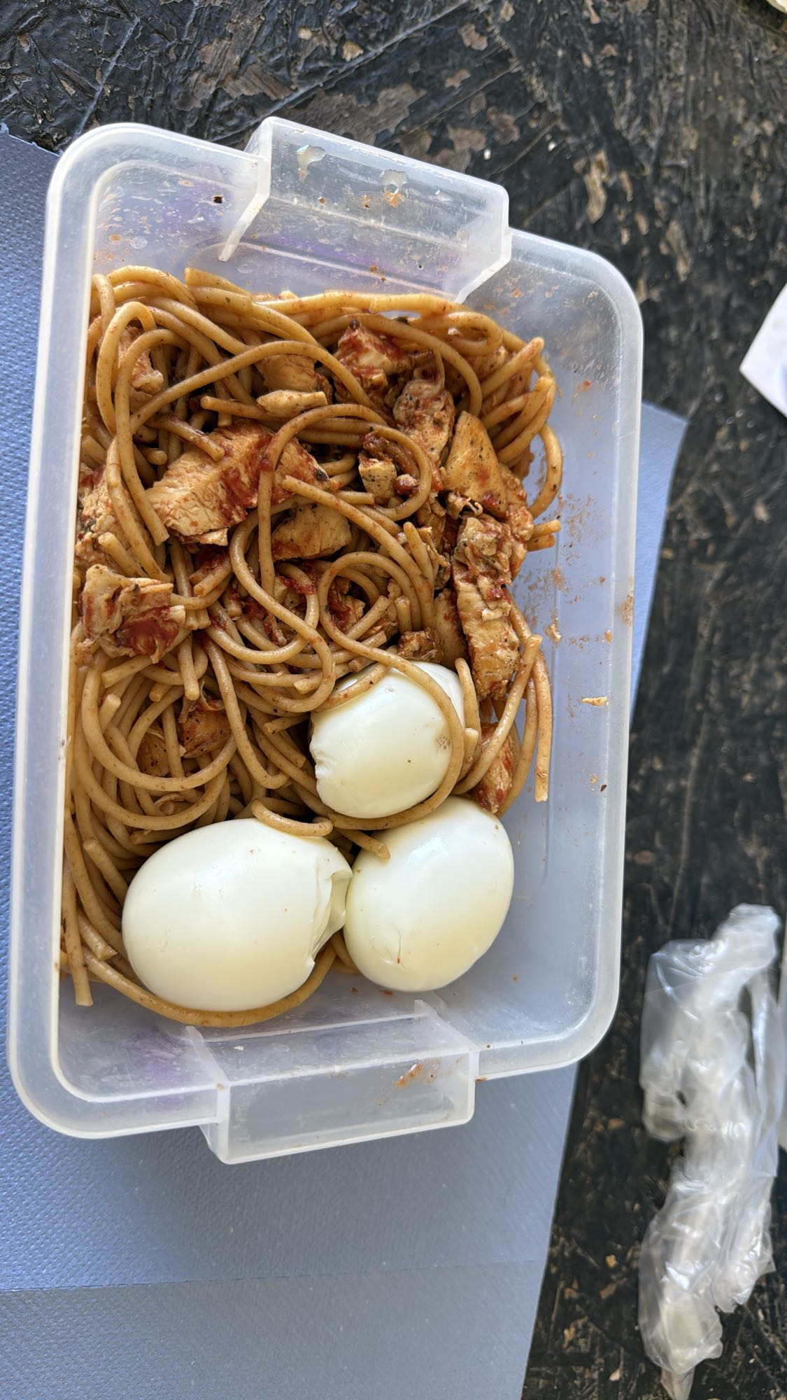 Spaghete cu pui si oua