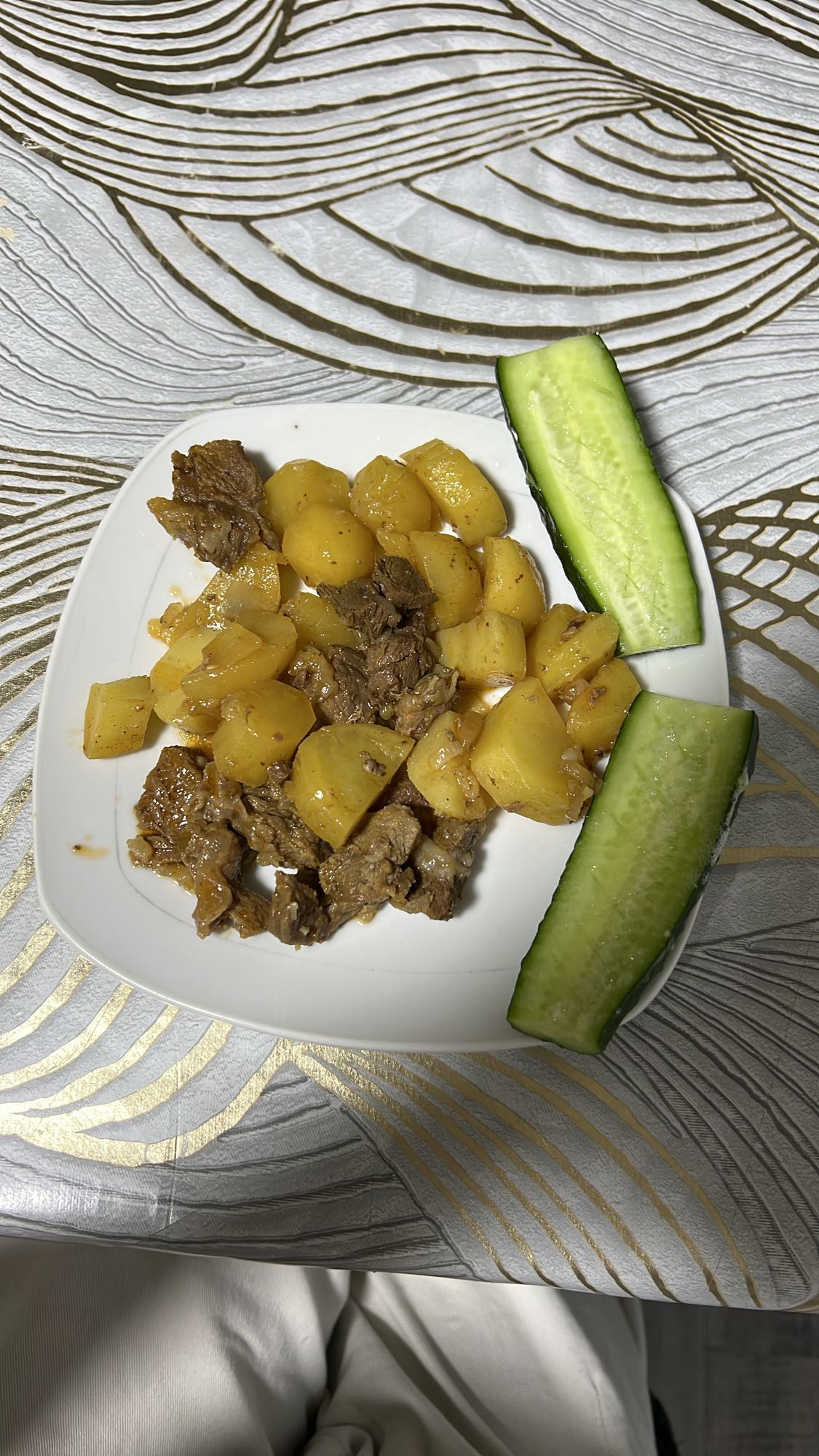 Тушеное мясо с картофелем