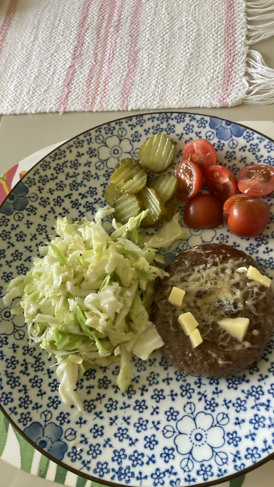Biff med kål och tomat