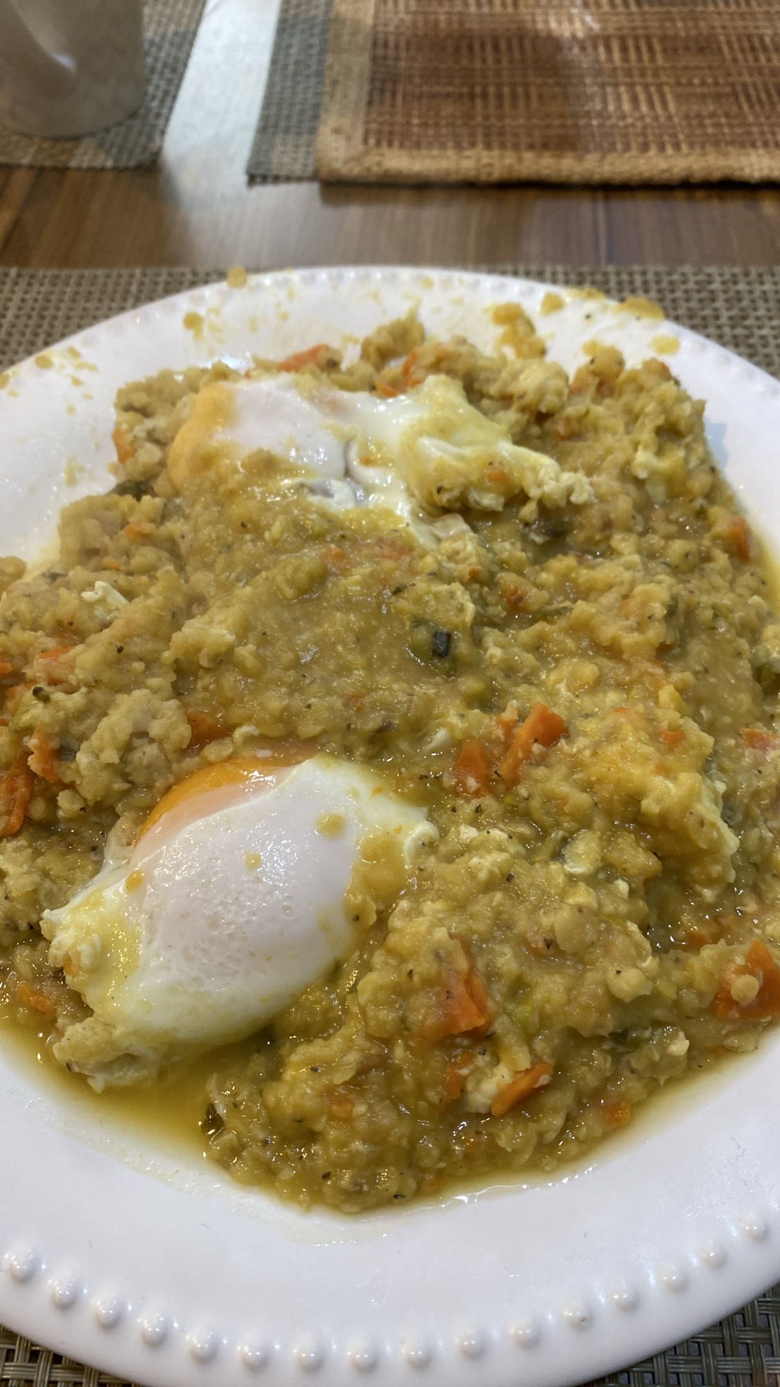 guiso con huevos y lentejas turcas