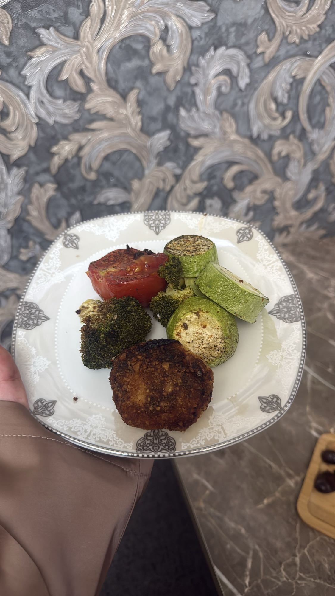 Veggie patty plate