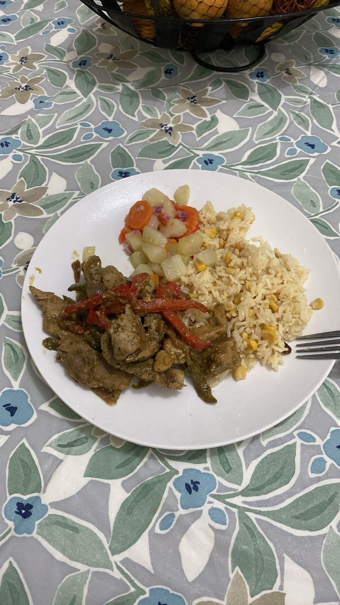 Arroz con carne y verduras