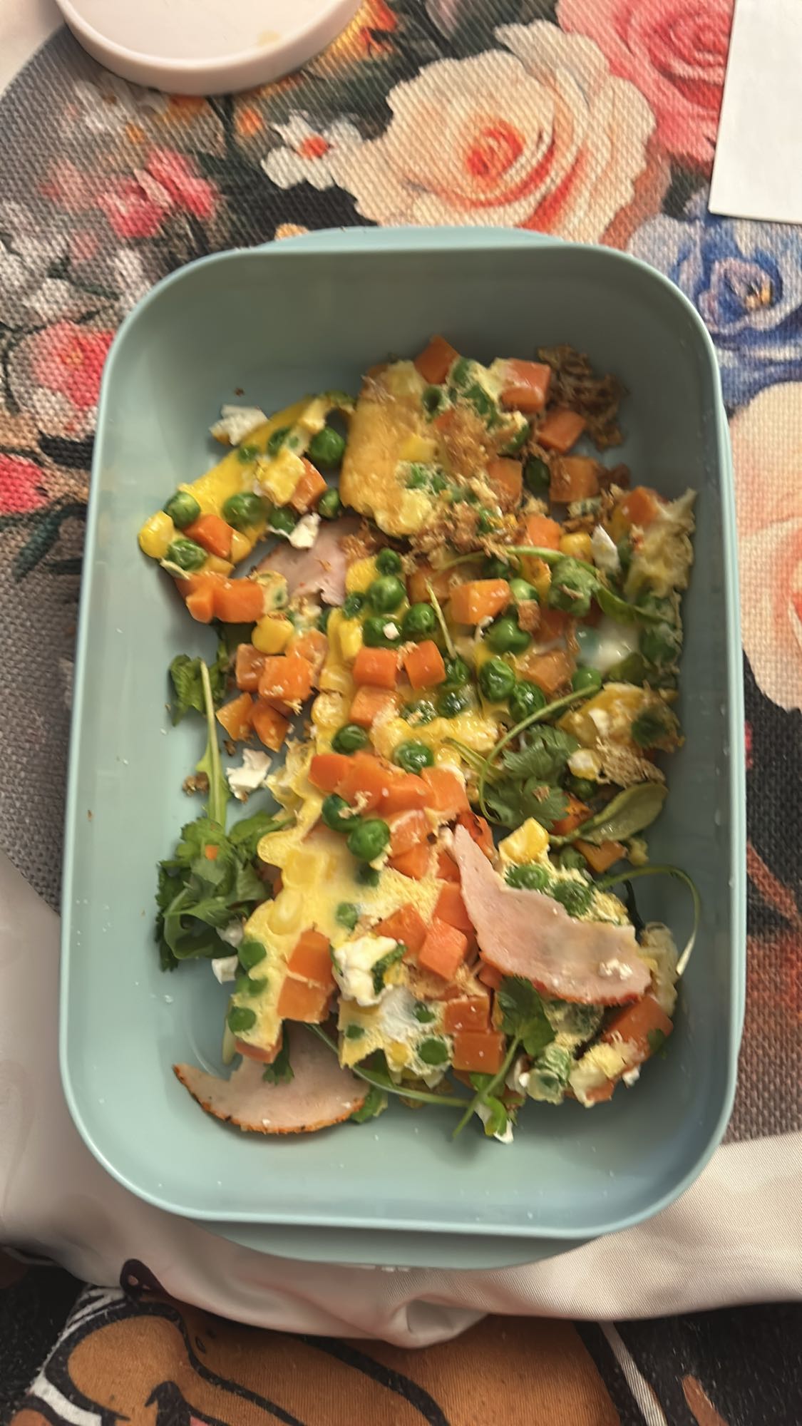 Омлет с овощами и ветчиной