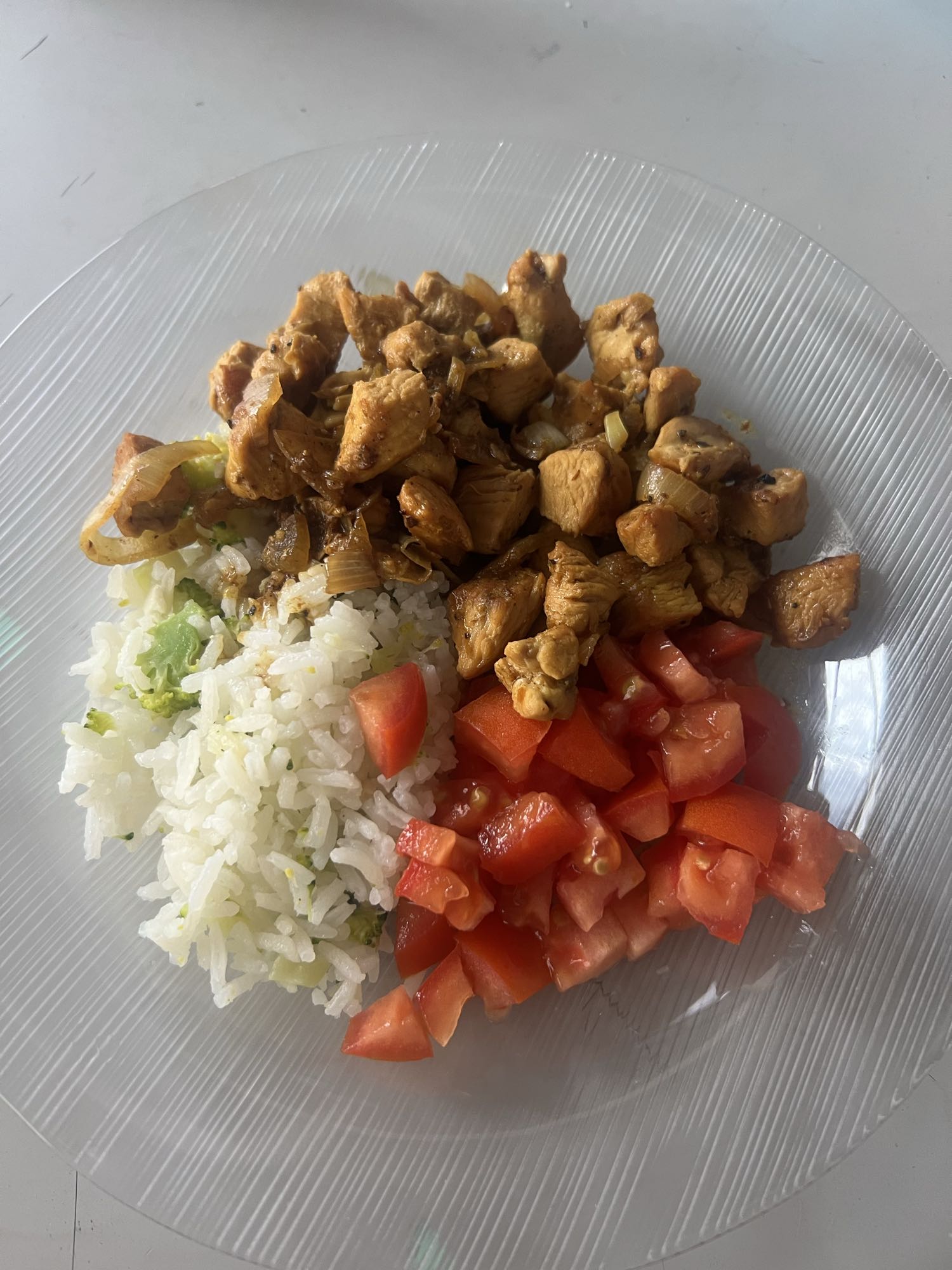 Frango com arroz e tomate