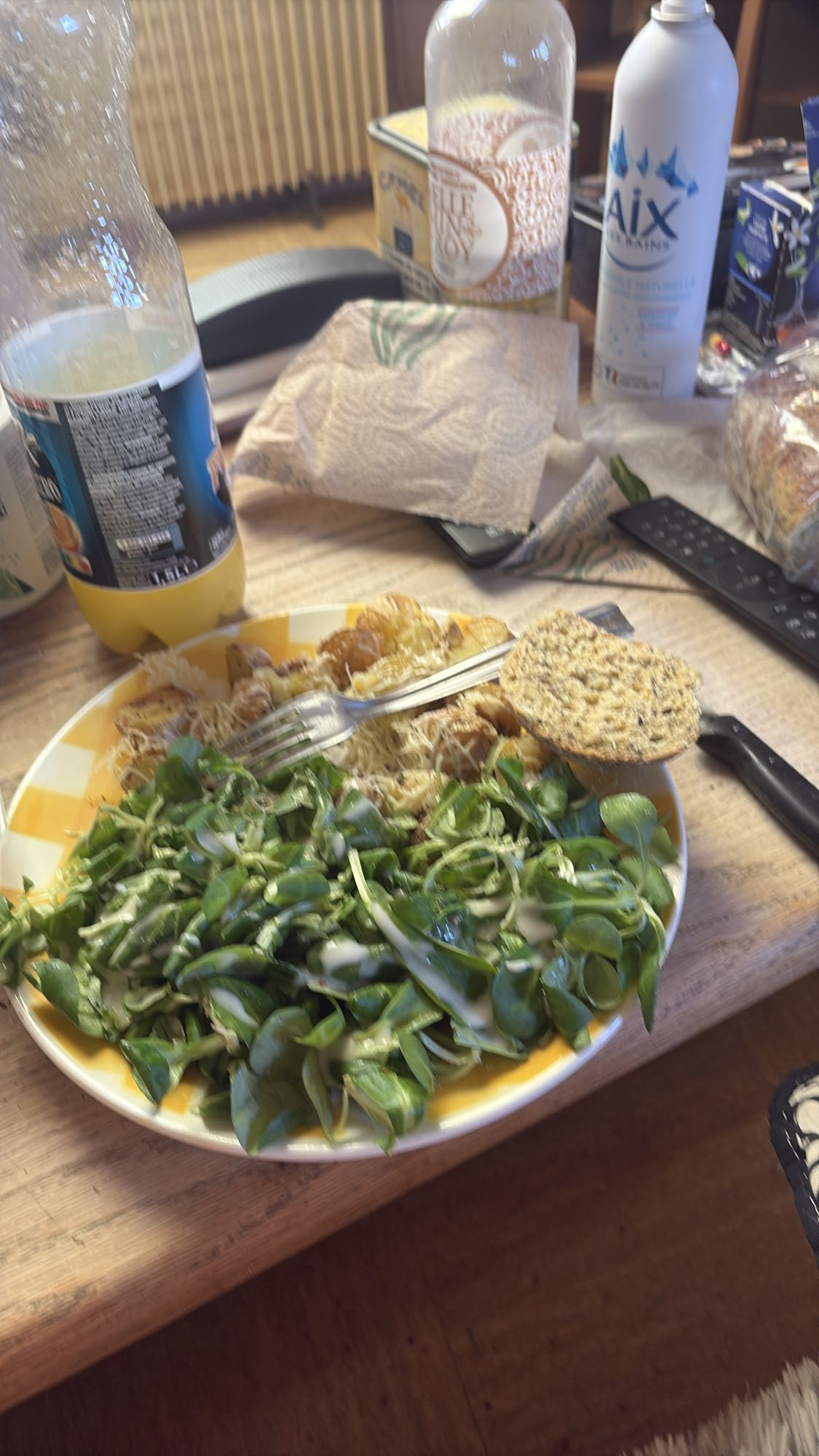Salade et poulet rôti