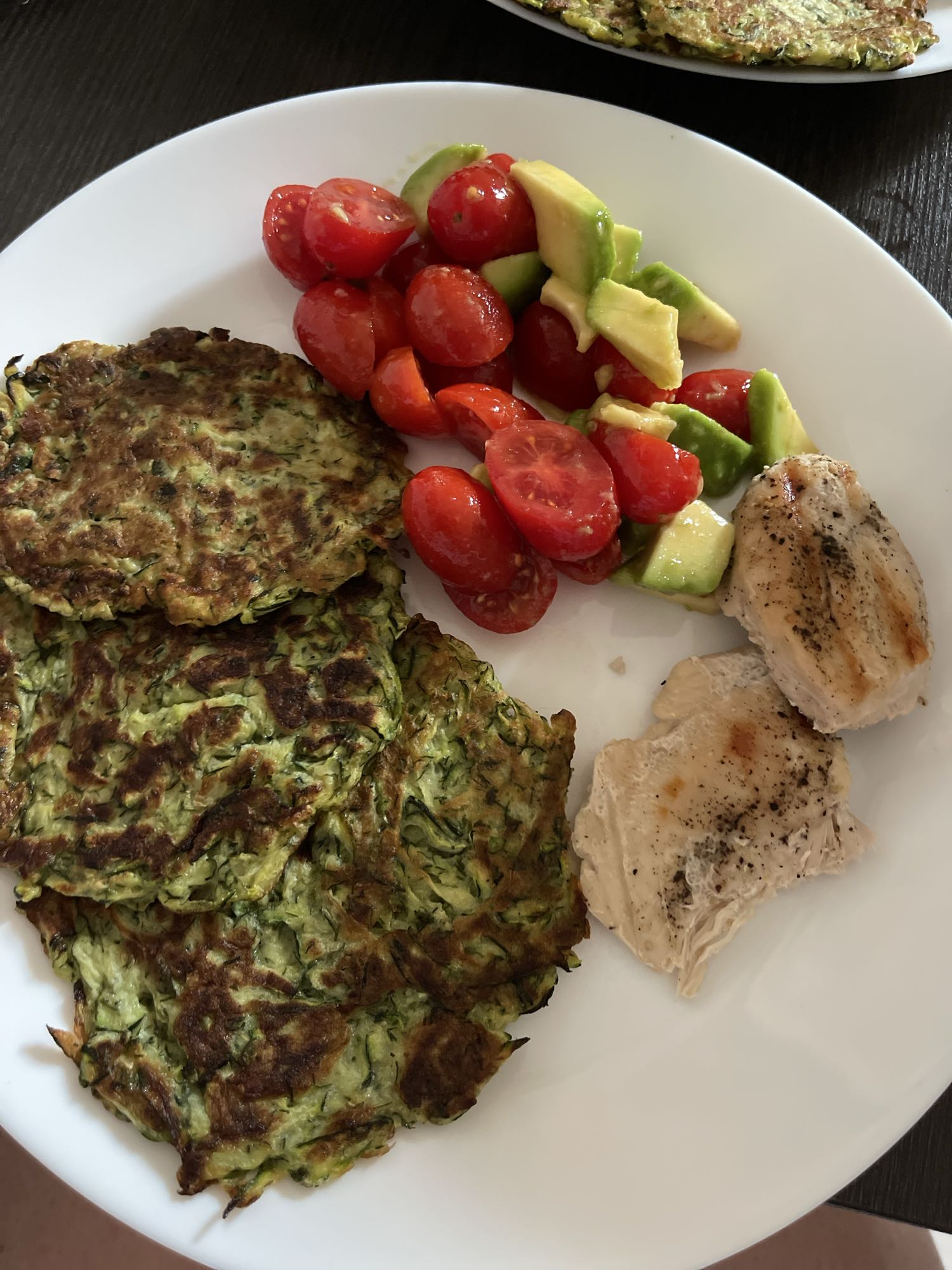 Кабачковые оладьи с курицей