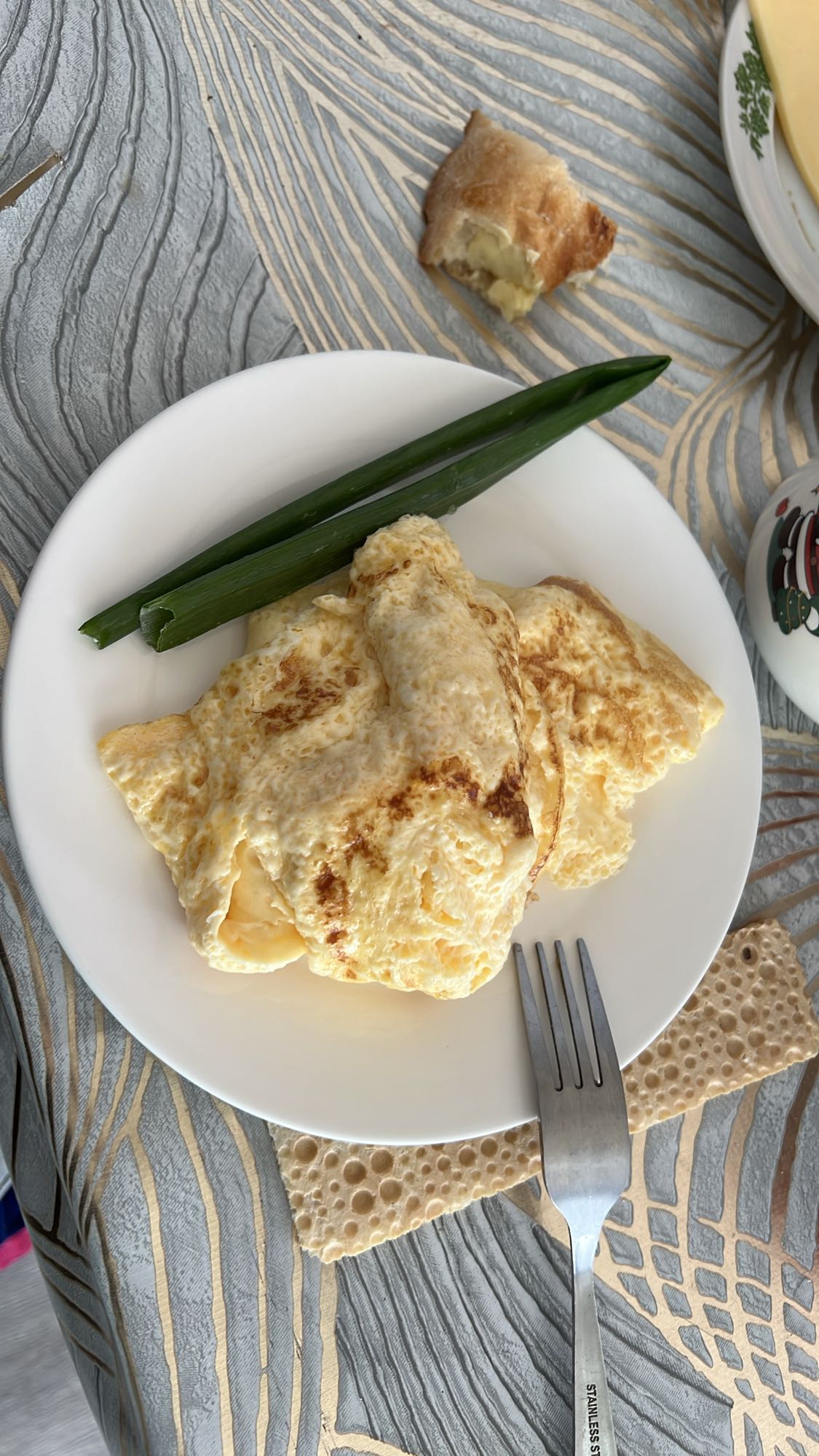 Омлет с сыром и луком