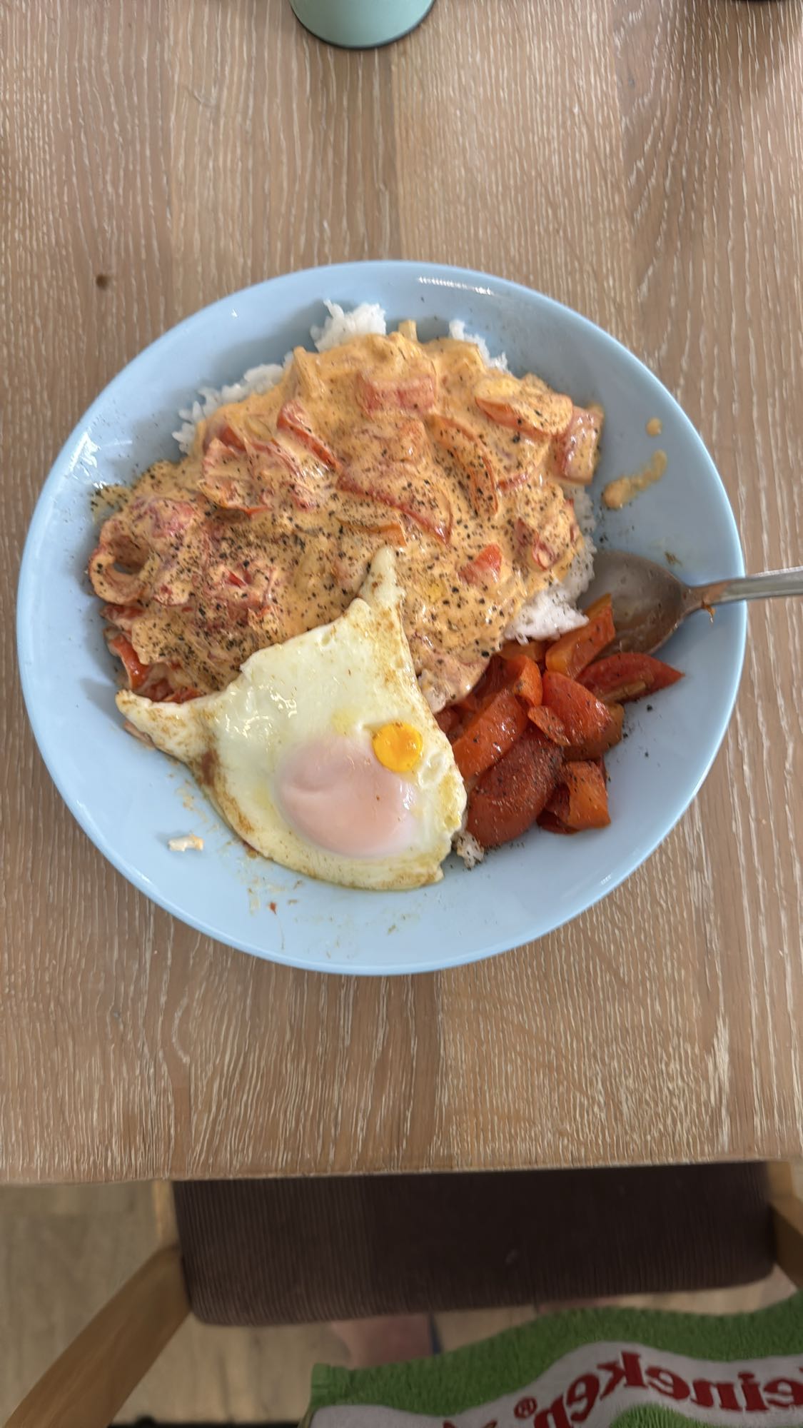 White Rice with Vegetable Cream, Tomato, Red Pepper, Onion and 2 Fried Eggs