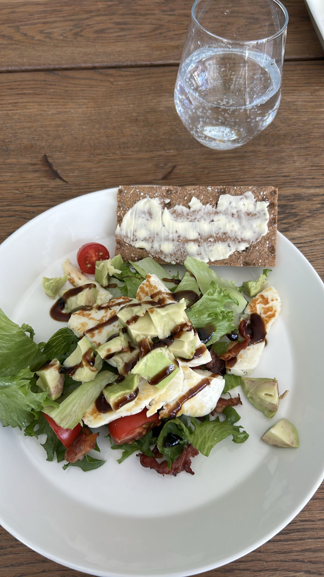 Sallad med knäcke