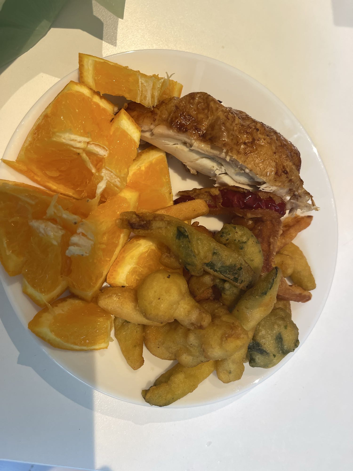 Курица с апельсином и овощами в кляре
