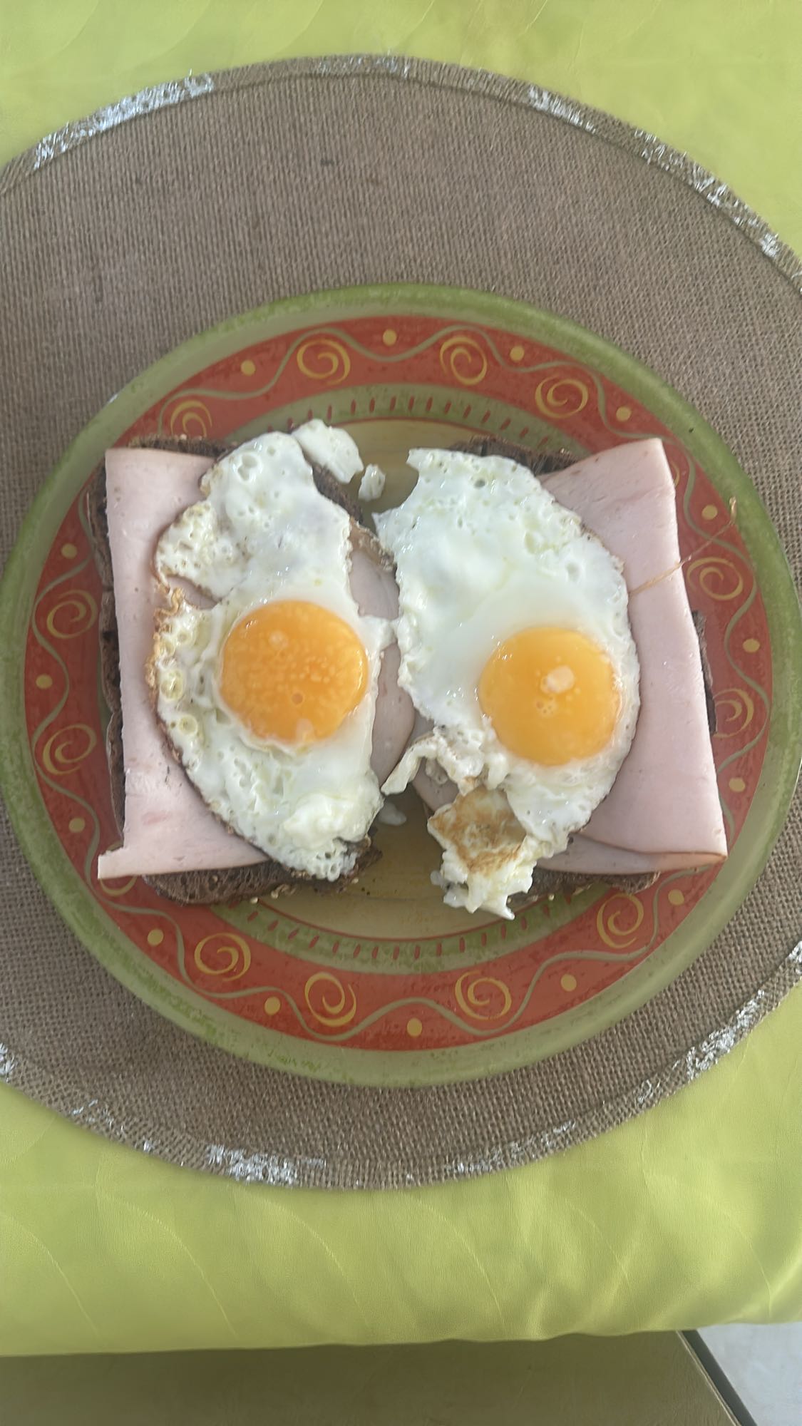 Tartines oeufs jambon
