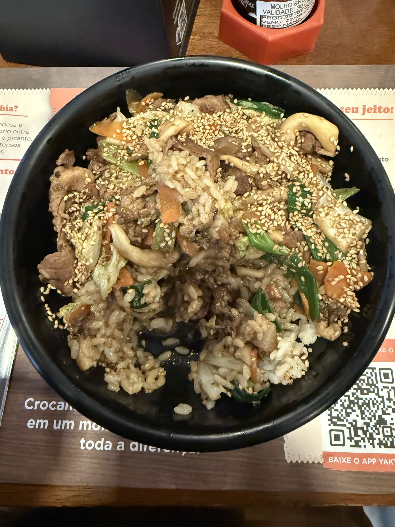 Arroz oriental com carne