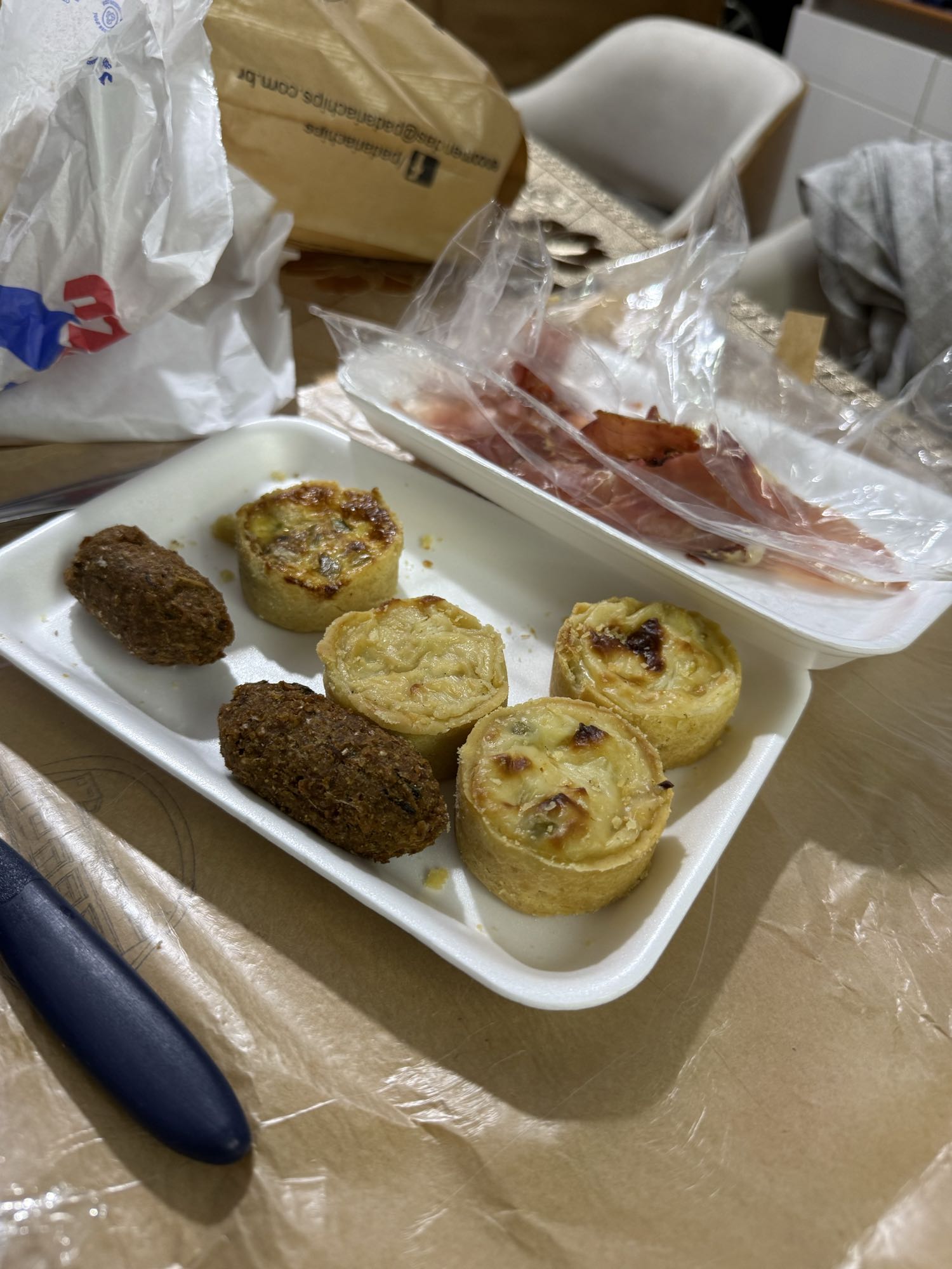 Salgados e presunto