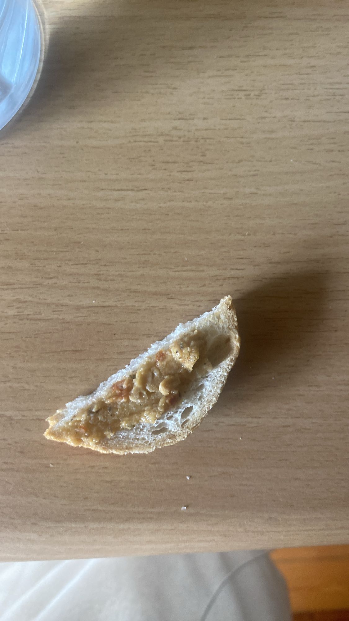 Kromka chleba z pastą