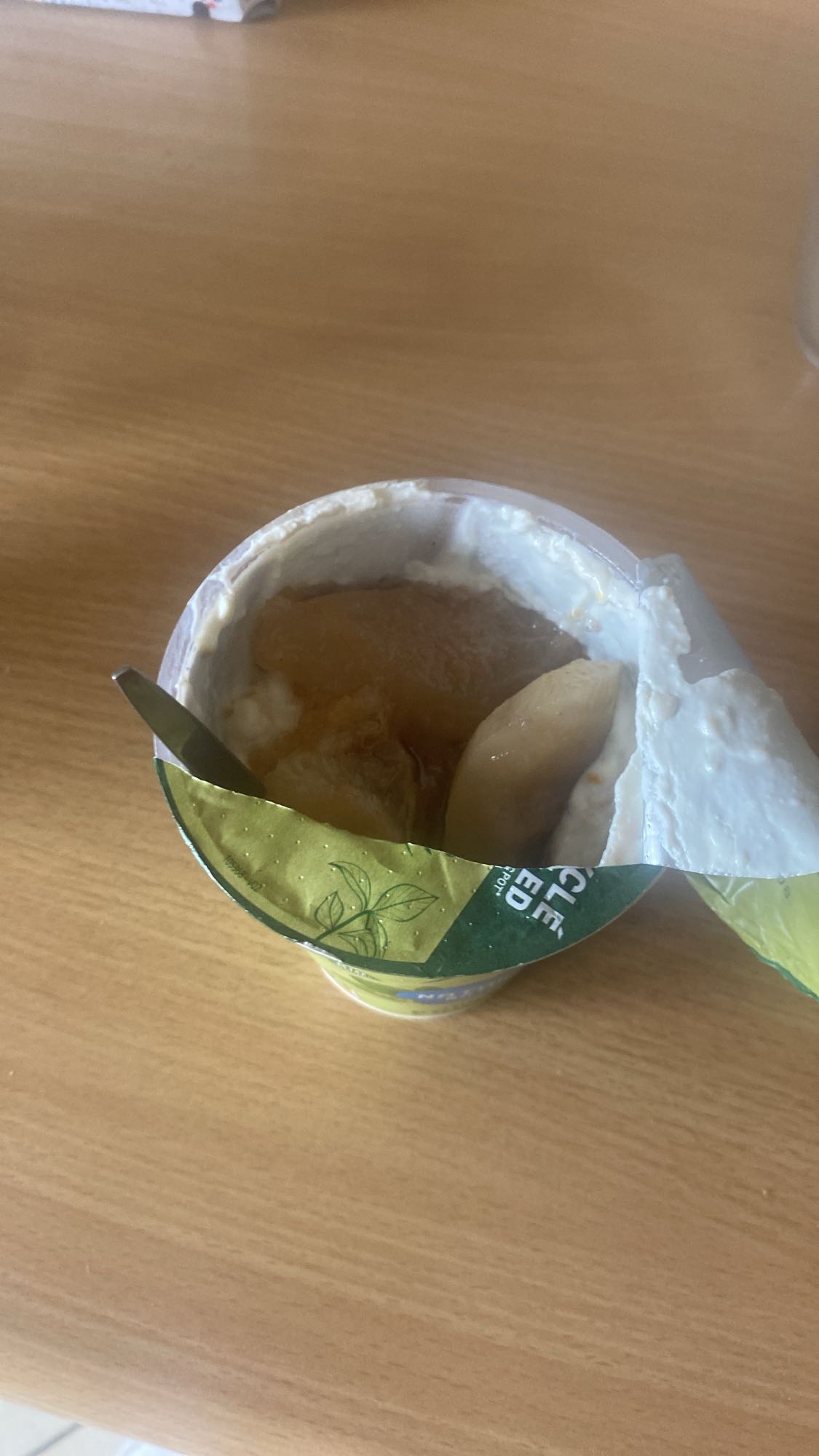 Jogurt z brzoskwinią