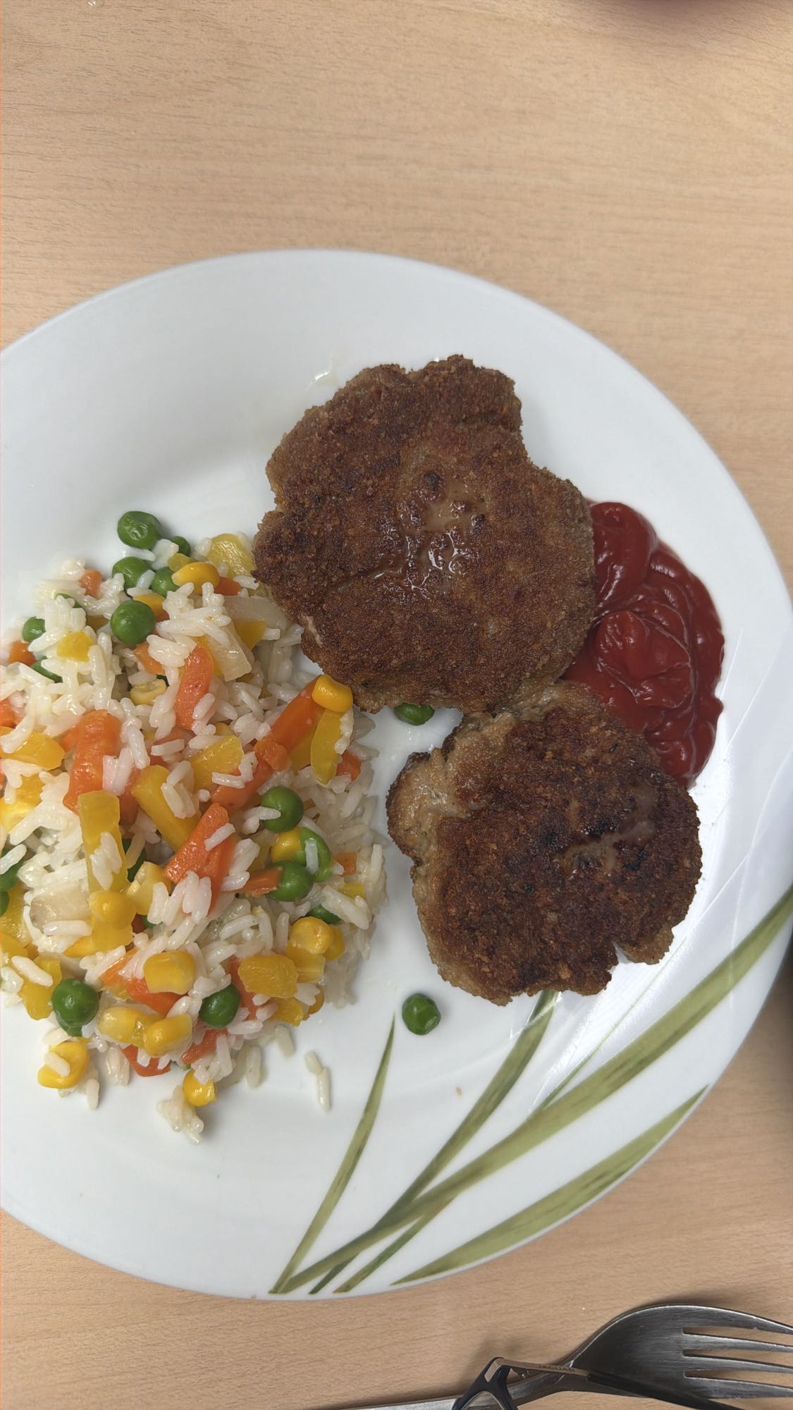 Frikadellen mit Gemüsereis