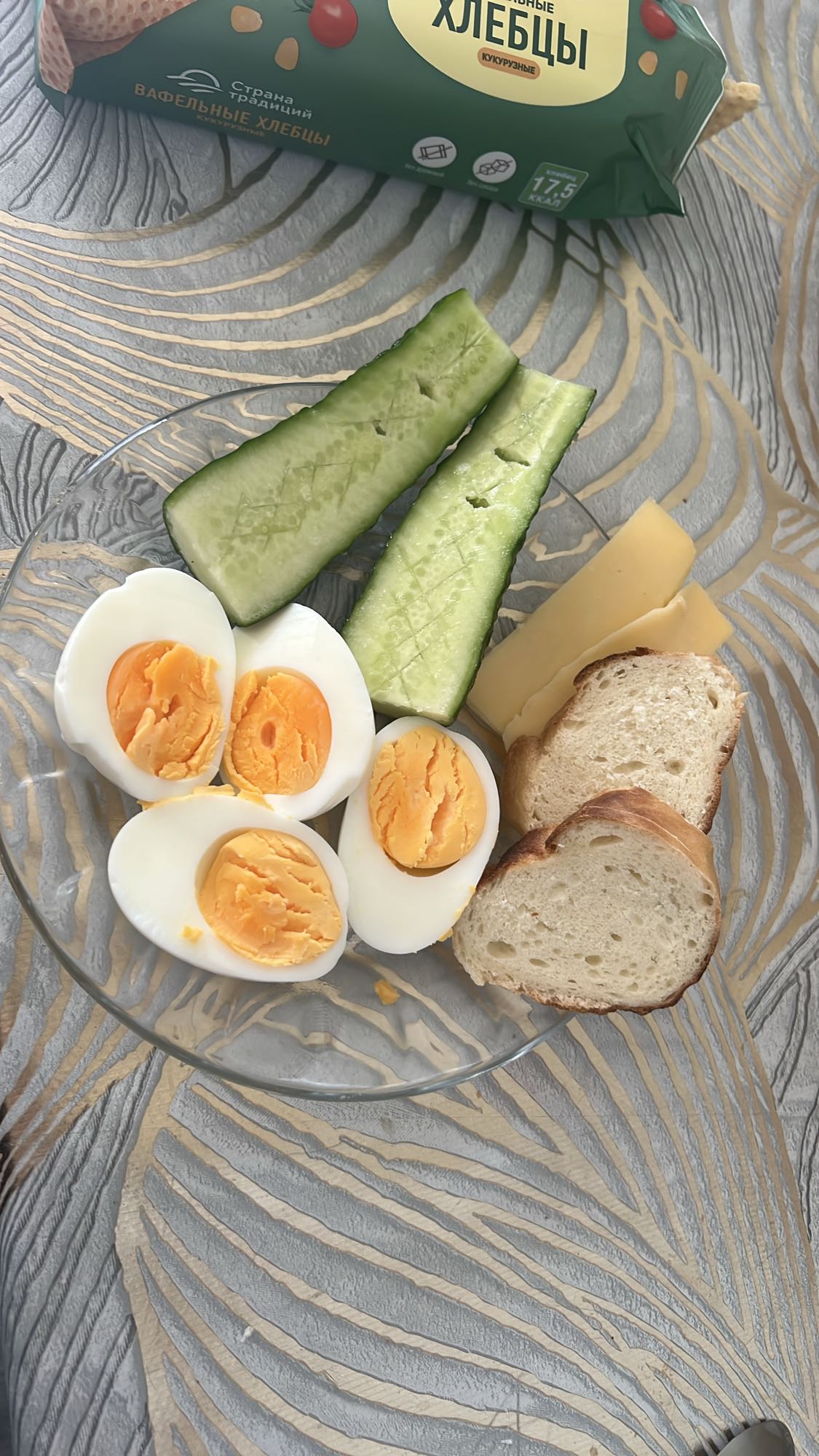 Яйца с сыром и огурцом