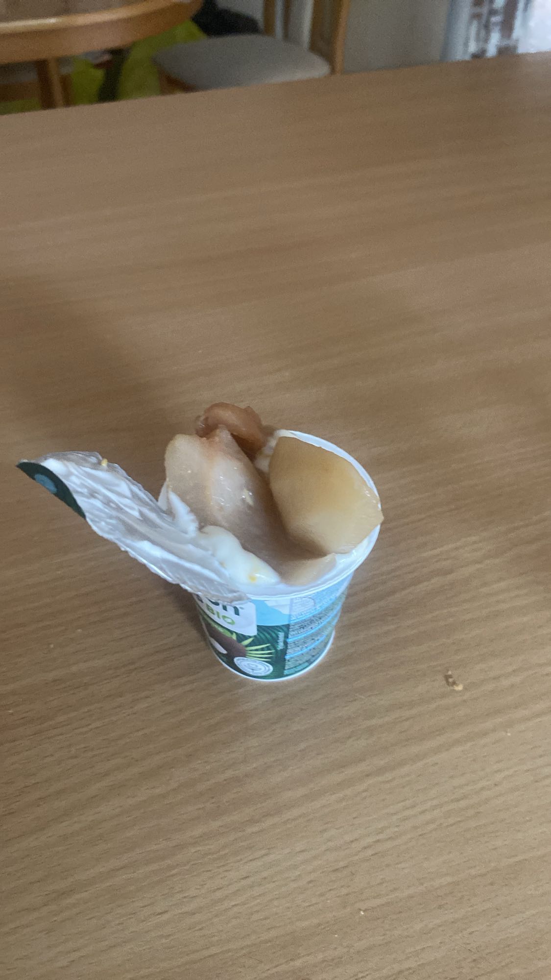 Jogurt z brzoskwinią