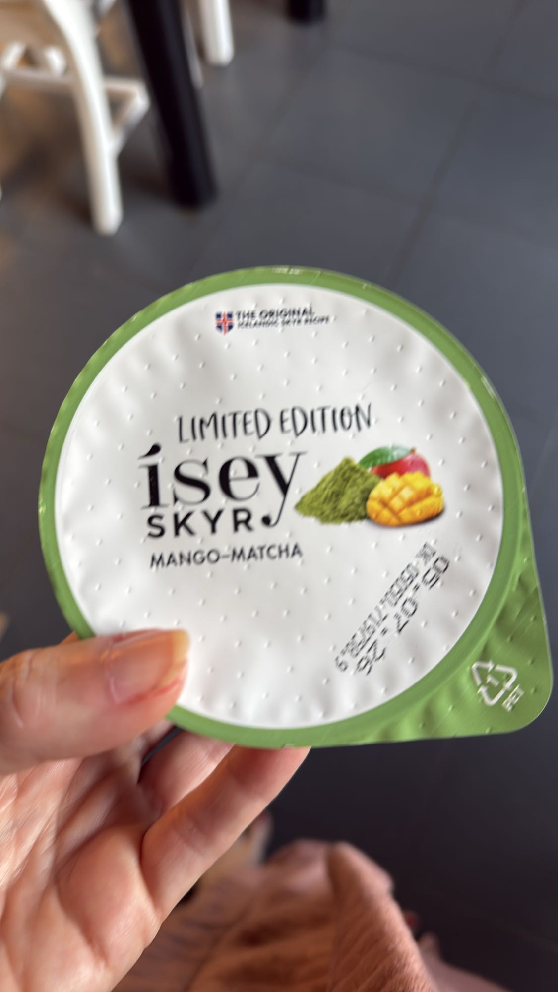 Isey Skyr mango-matcha