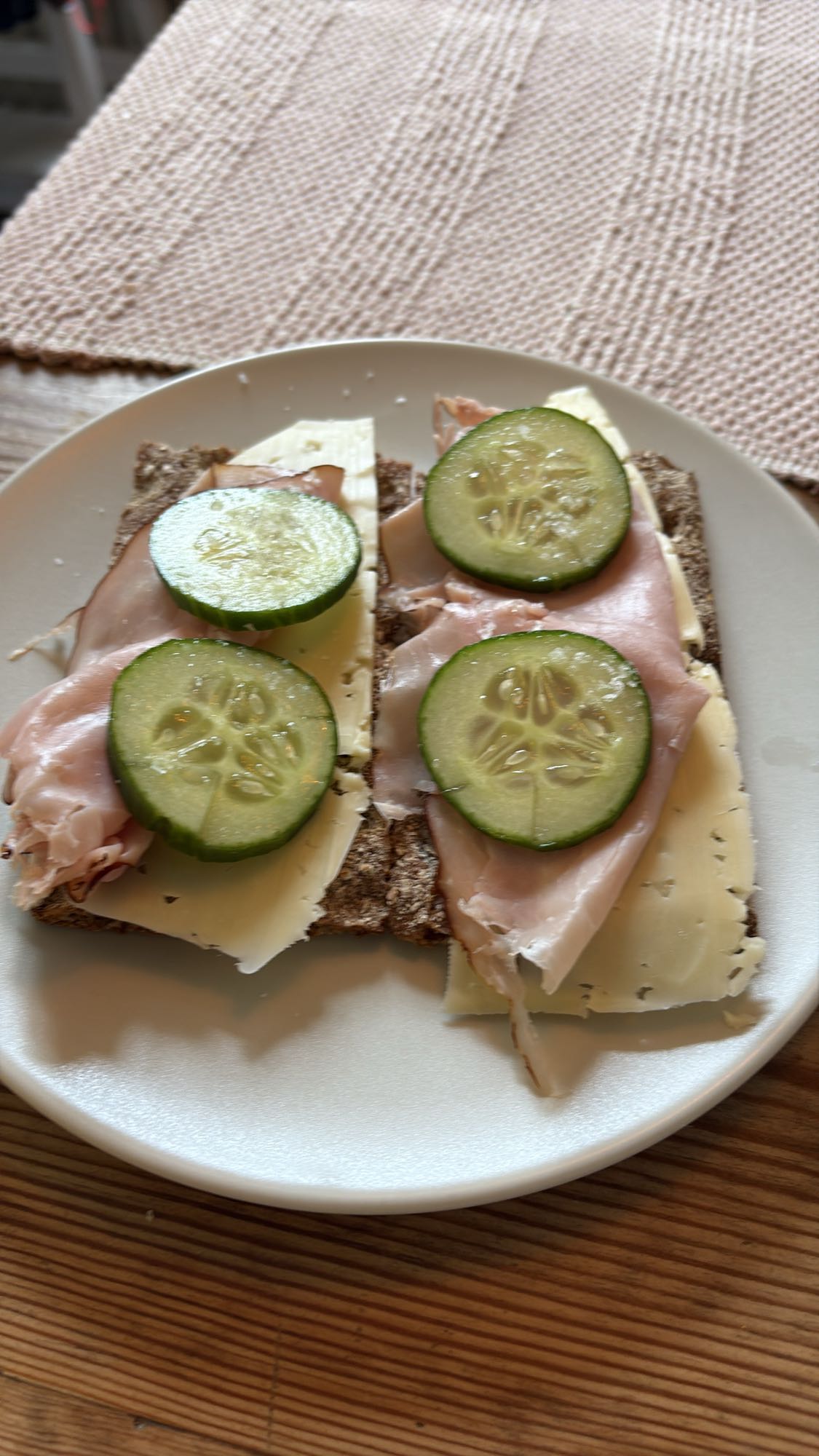 Knäckebröd med ost