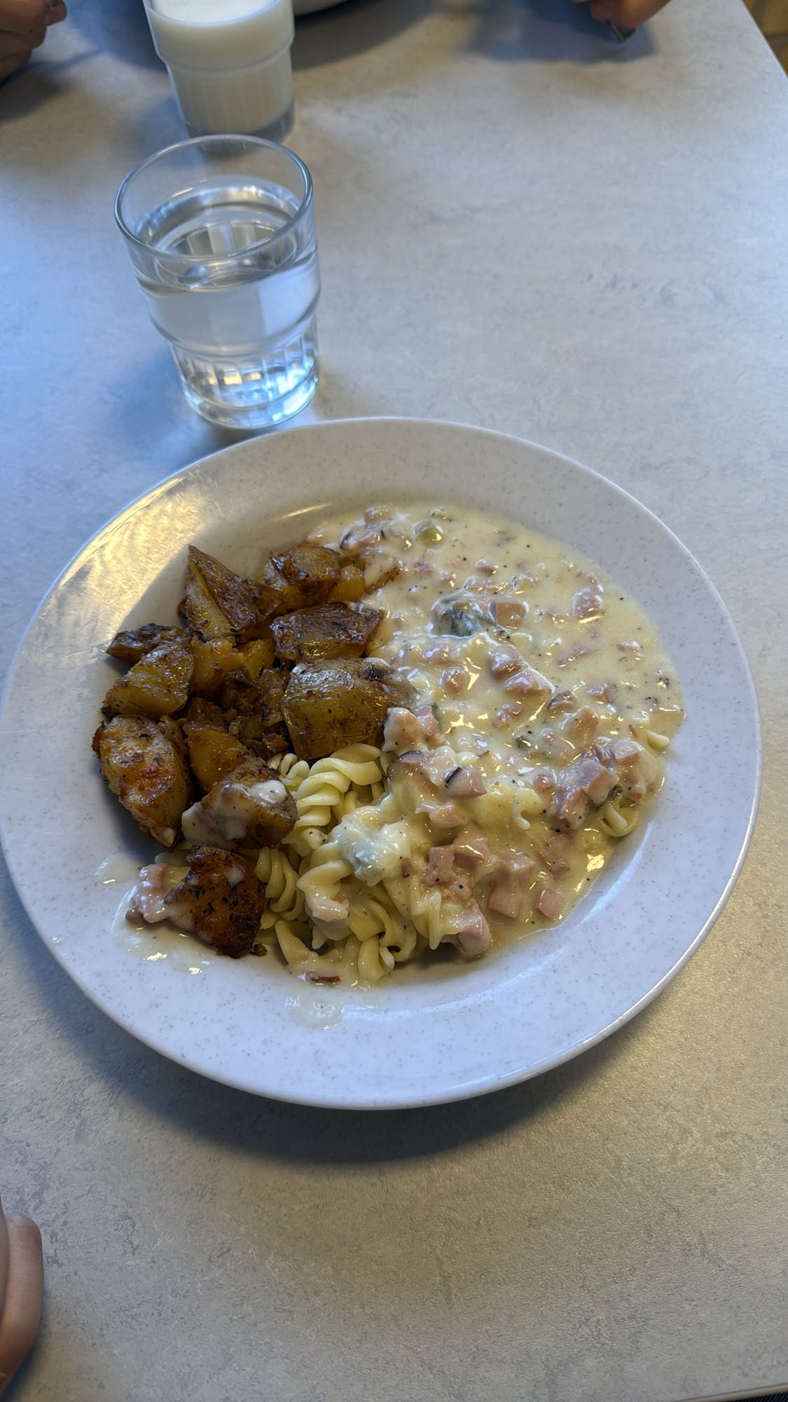 Pasta med skinksås