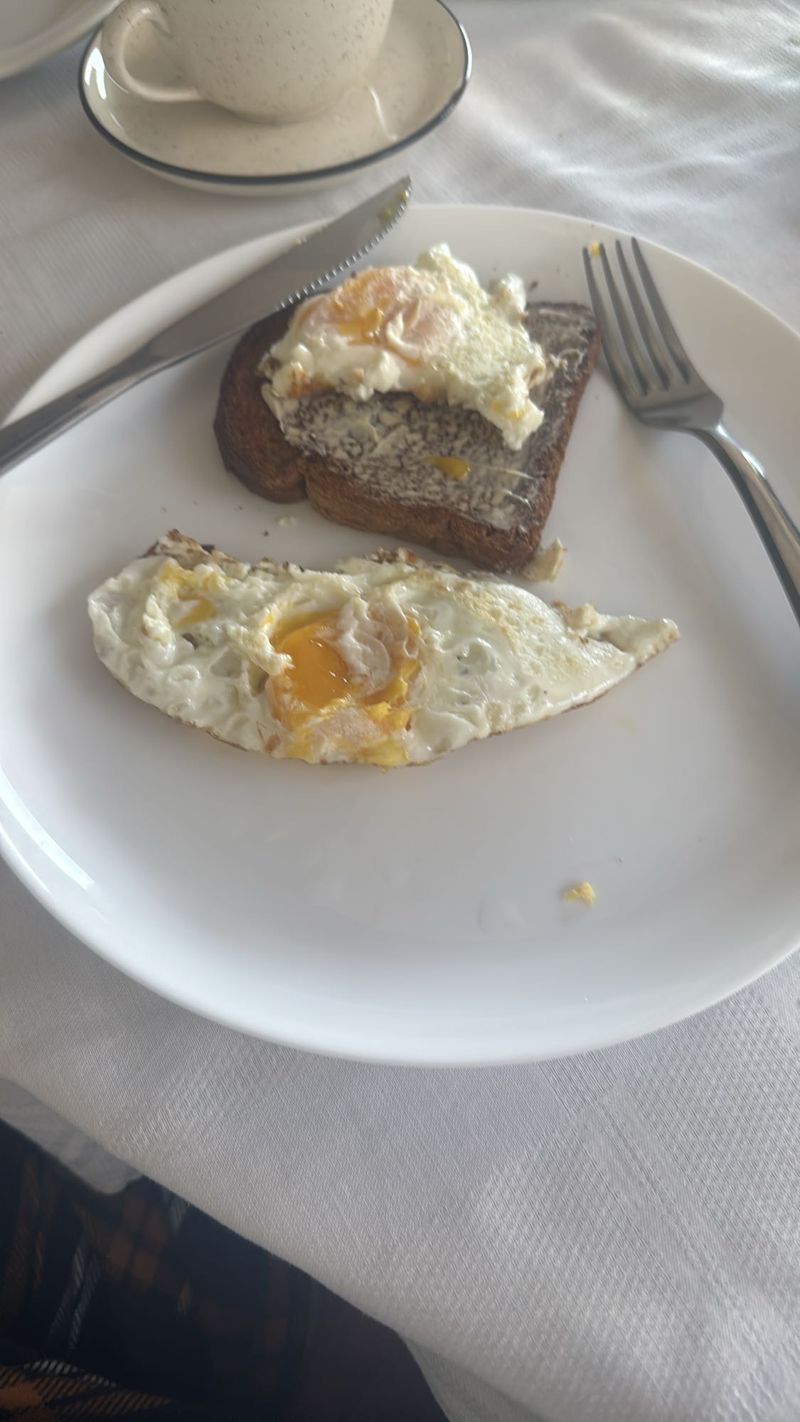 Ovos fritos com torrada