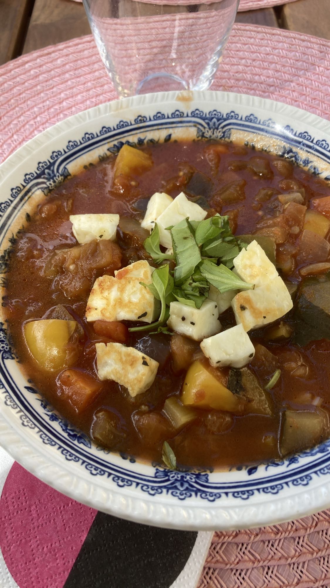 Tomatgryta med halloumi