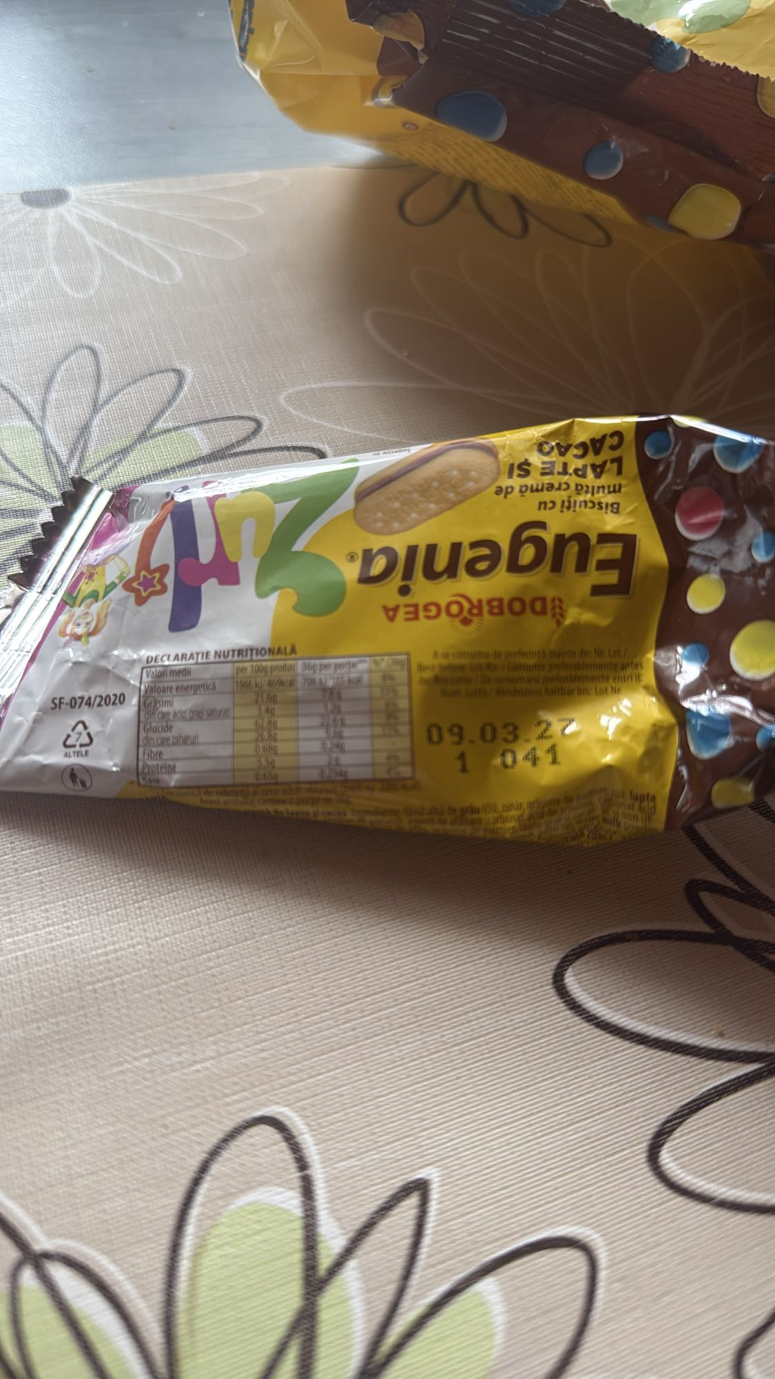 Biscuiți cu lapte și cacao