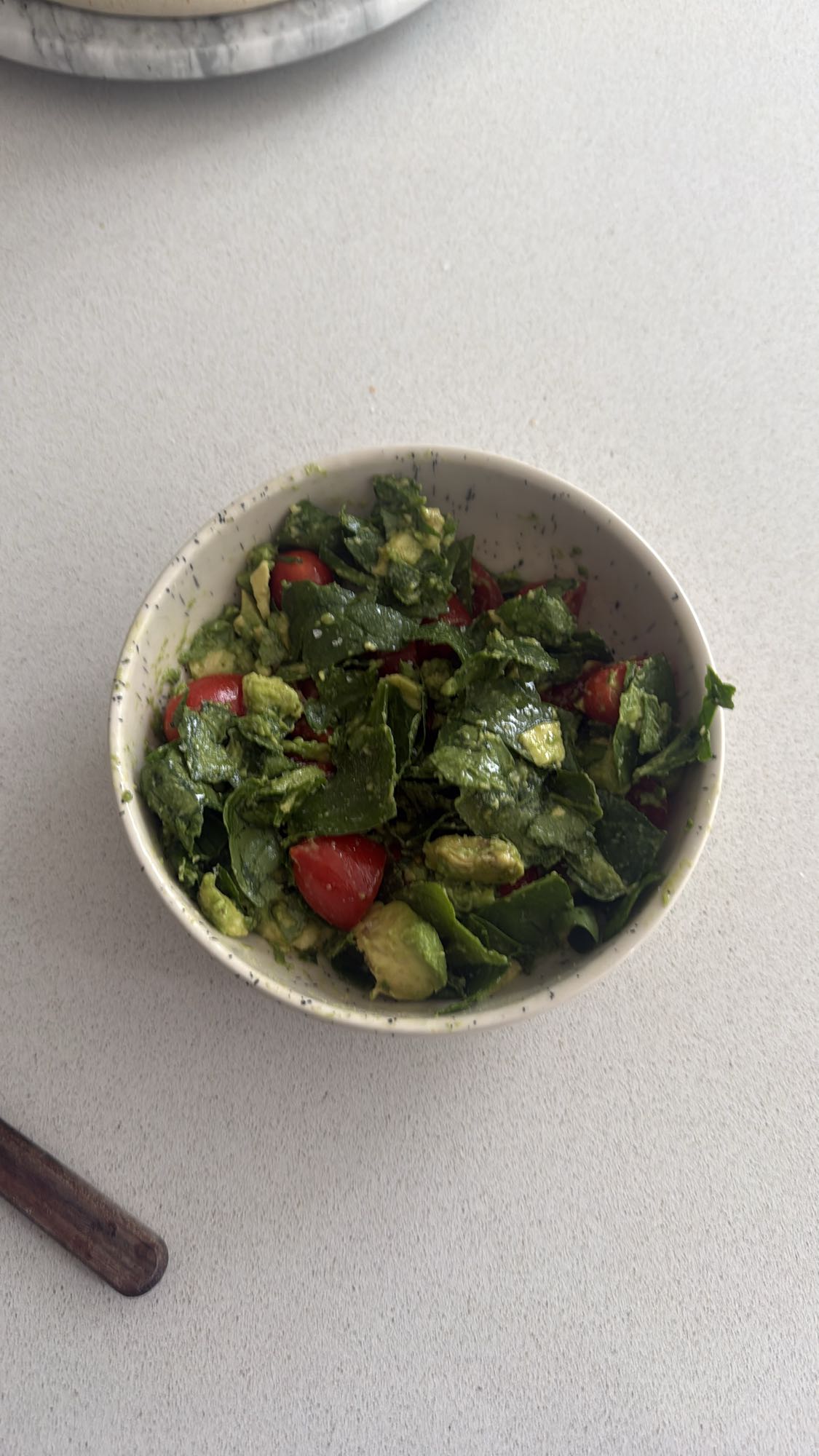 ensalada verde con aguacate