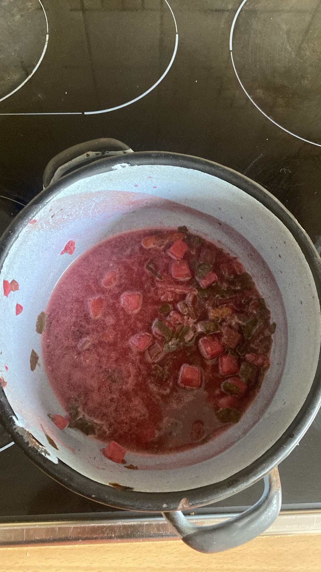Kompot z rabarbaru