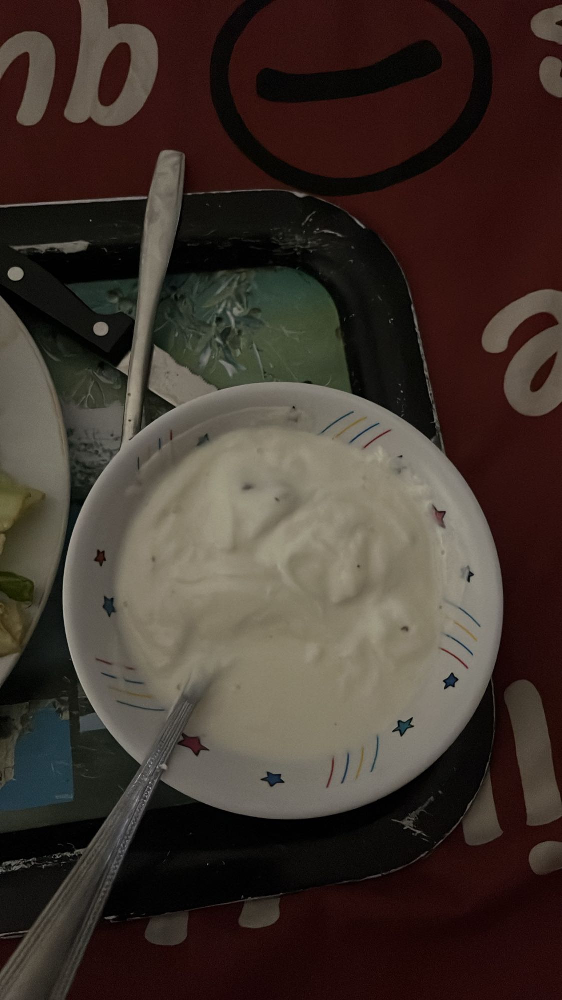 Skyr avec un peu de lait et de stévia