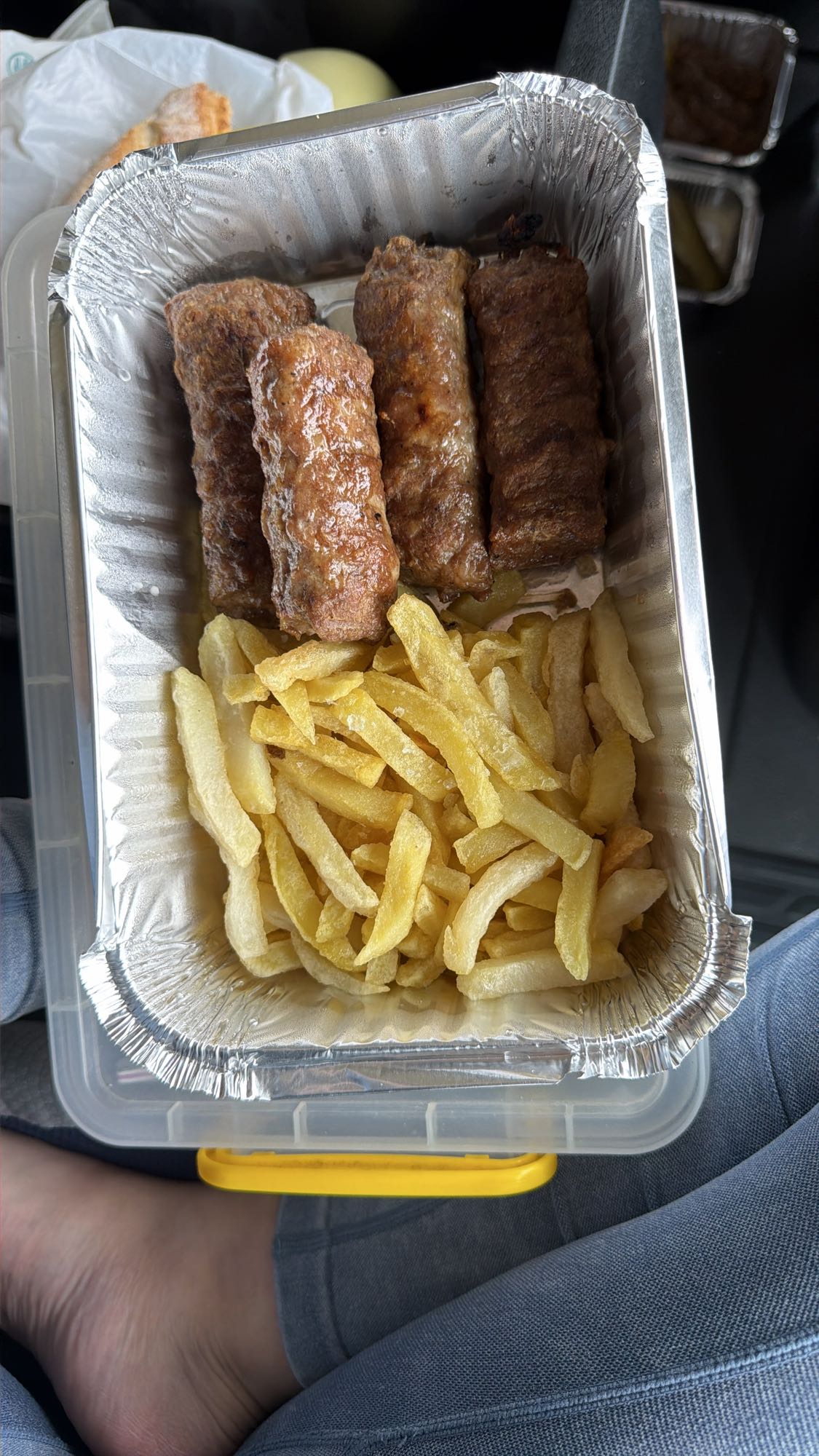 Mici cu cartofi prăjiți