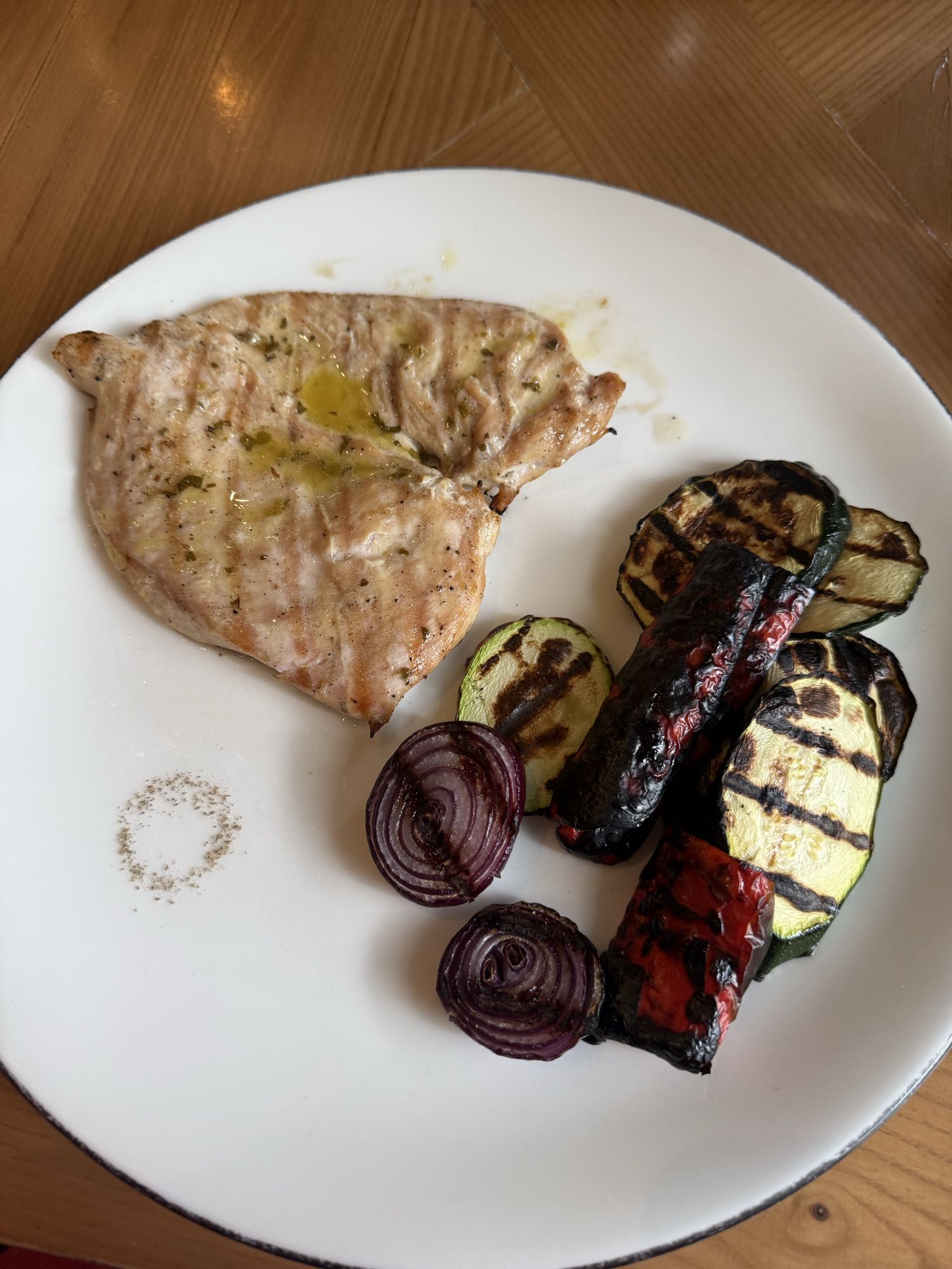 Piept de pui cu legume