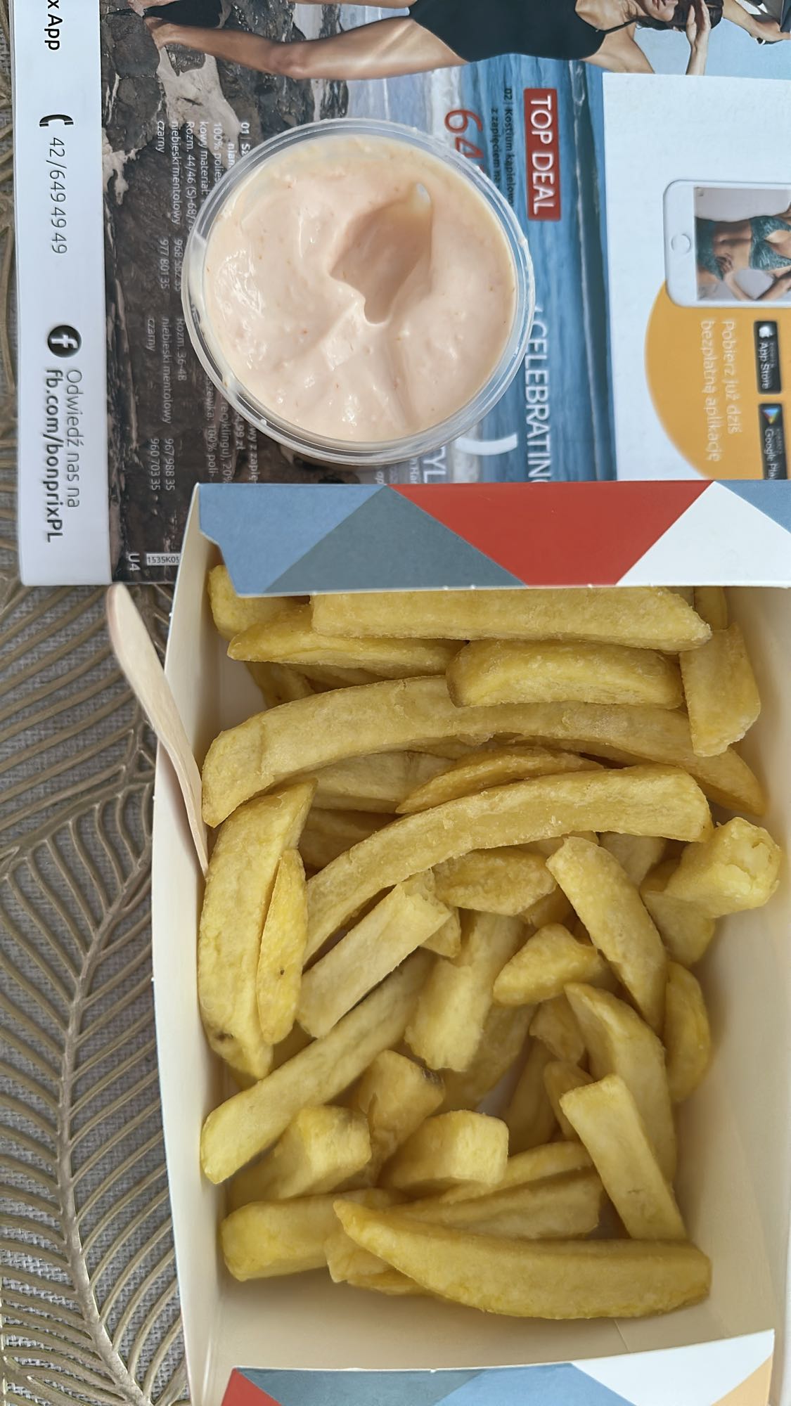 Frytki z sosem