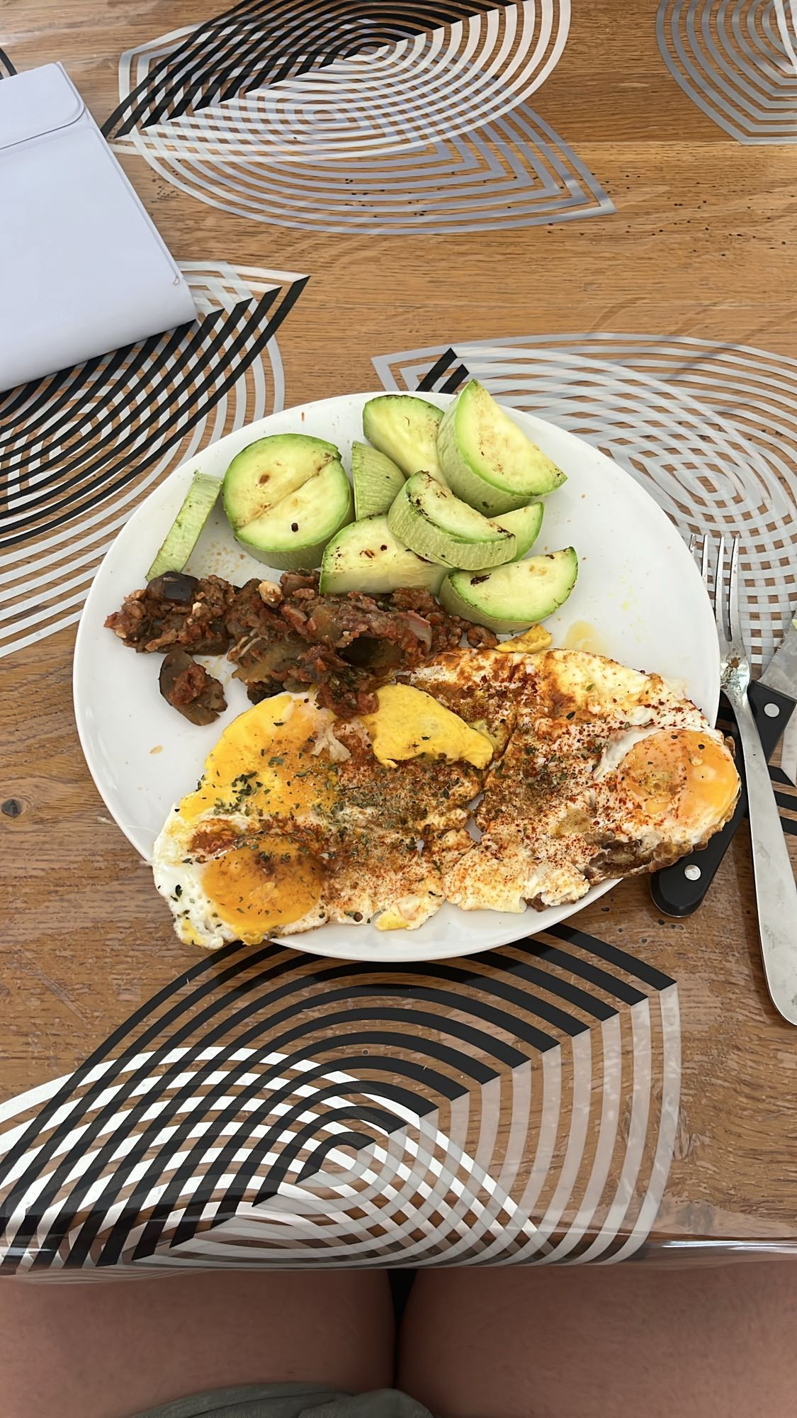 Oeufs courgettes et viande