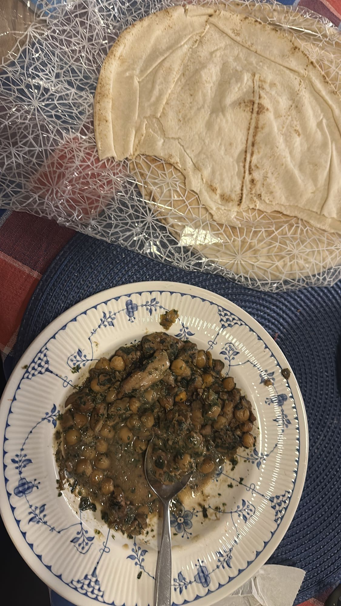 Kikärtsgryta med pitabröd