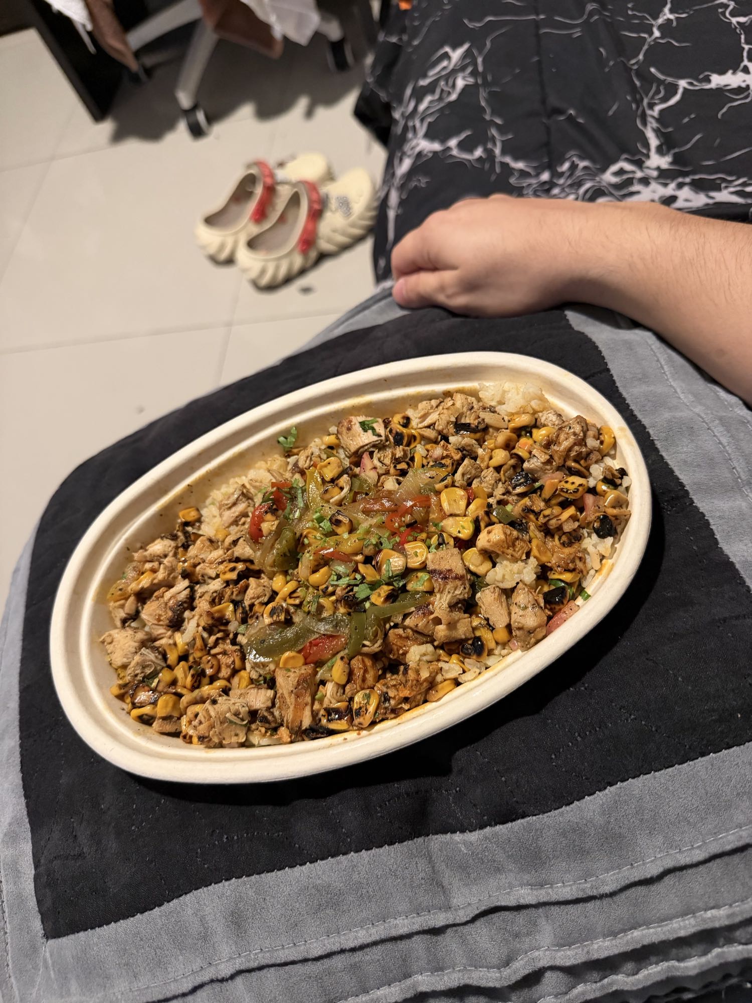 bowl de pollo y arroz