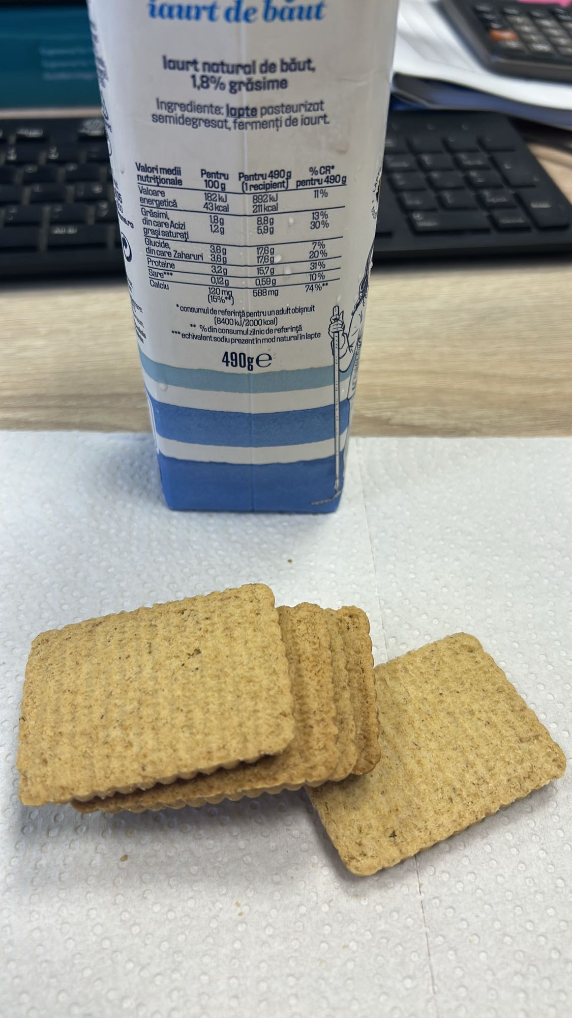 Iaurt cu biscuiți