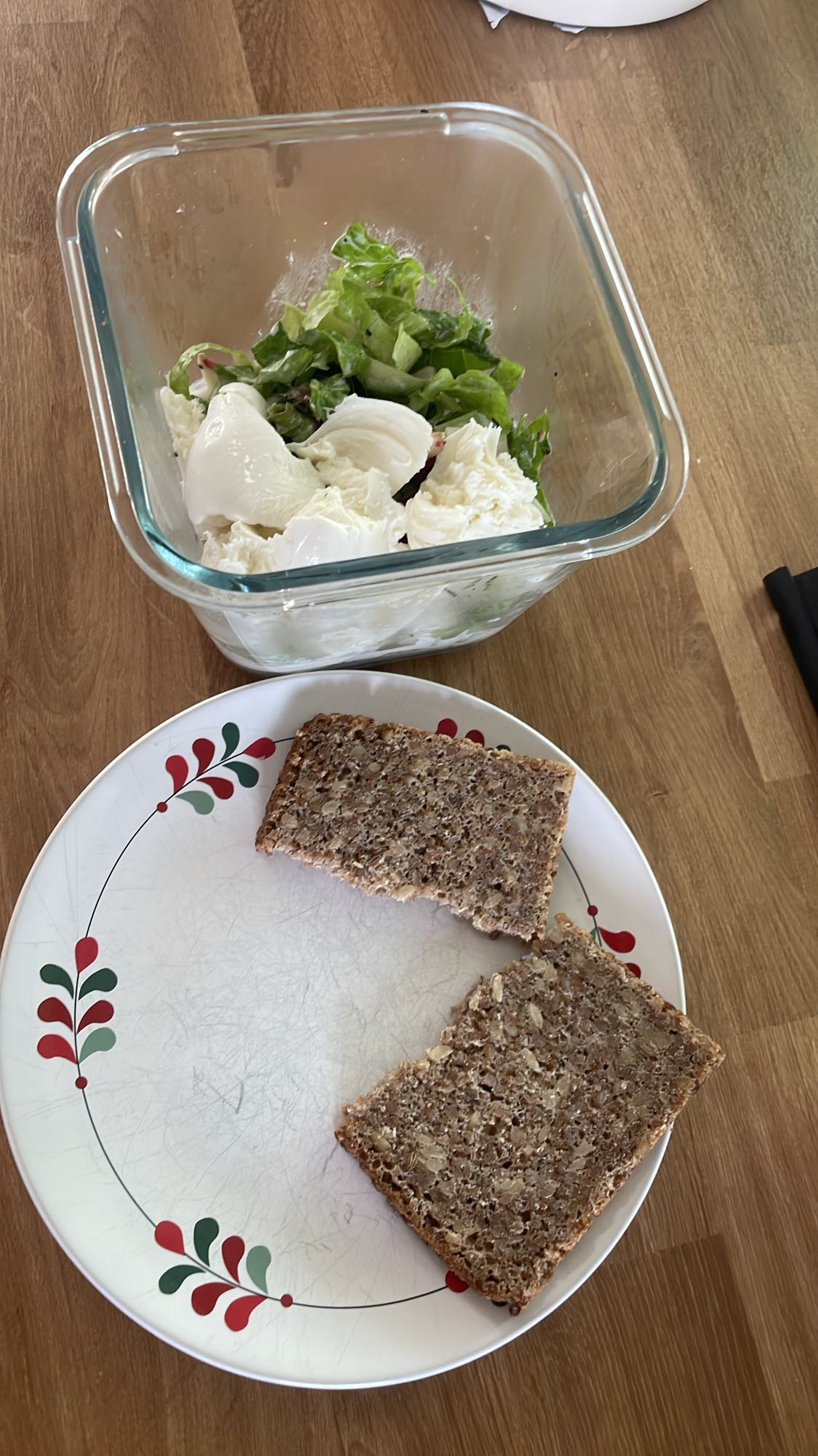 sałatka z mozzarellą