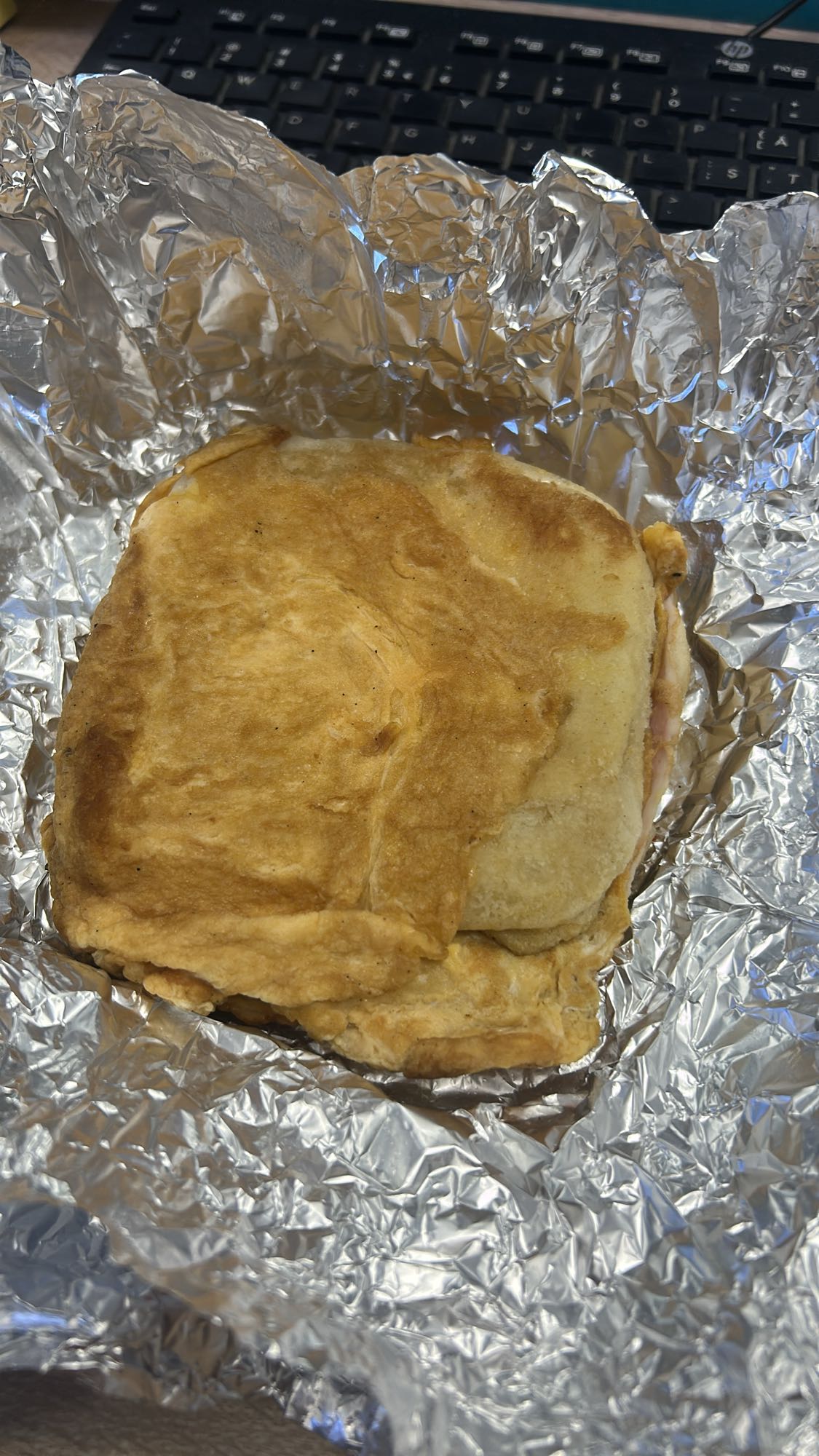 Sandviș cald cu omletă