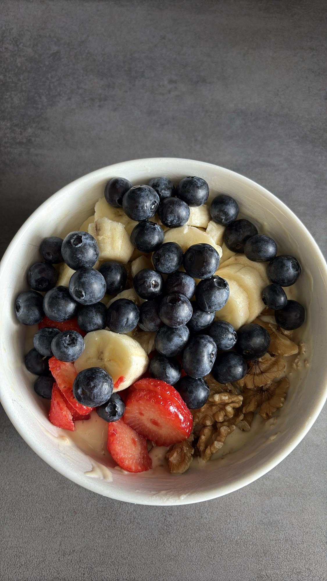 Yoghurtkom met fruit